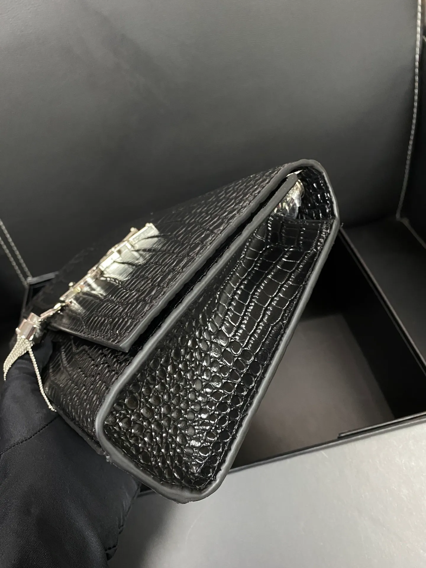 All categories Official website "Brand Women's Bags" Women's Bags 💙 YSL 2022 Official New YSL Crossbody Bag Wholesale 58001350 High Quality Specifications: 23-14.5CM