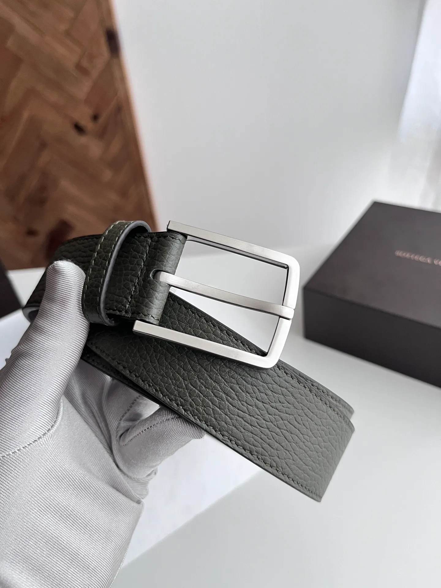 💰502💰Full set of packaging💰 💍Purchase level Bv⚡️🌹2025 latest men's flat belt, double-sided Italian pebbled calfskin with vacuum gun-colored pin buckle, logo on the side⚡️🌹Width 35MM