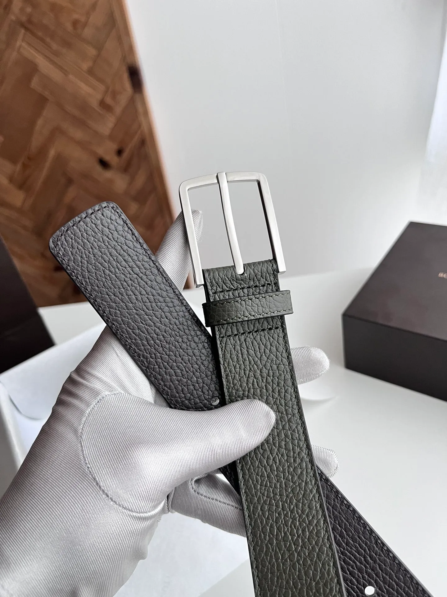 💰502💰Full set of packaging💰 💍Purchase level Bv⚡️🌹2025 latest men's flat belt, double-sided Italian pebbled calfskin with vacuum gun-colored pin buckle, logo on the side⚡️🌹Width 35MM