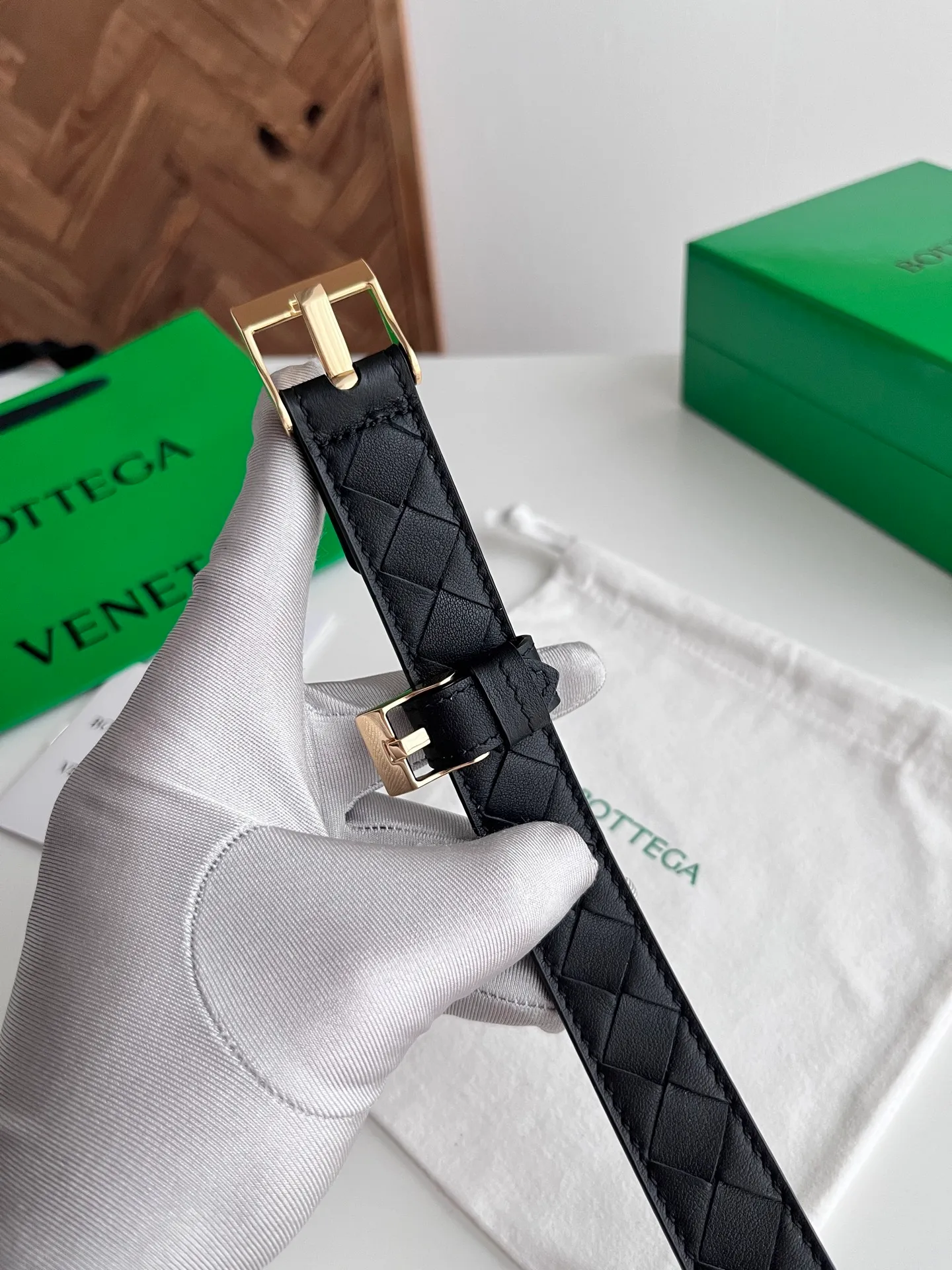 💰520💰Full package💰 💍Purchasing-grade BV 2025 new women's woven belt, pure handmade intreccio small plaid weaving, double-sided Italian calfskin with micro-retro gold buckle design pin buckle, removable leather case also has a buckle design👍 Width 2.5cm Color: black