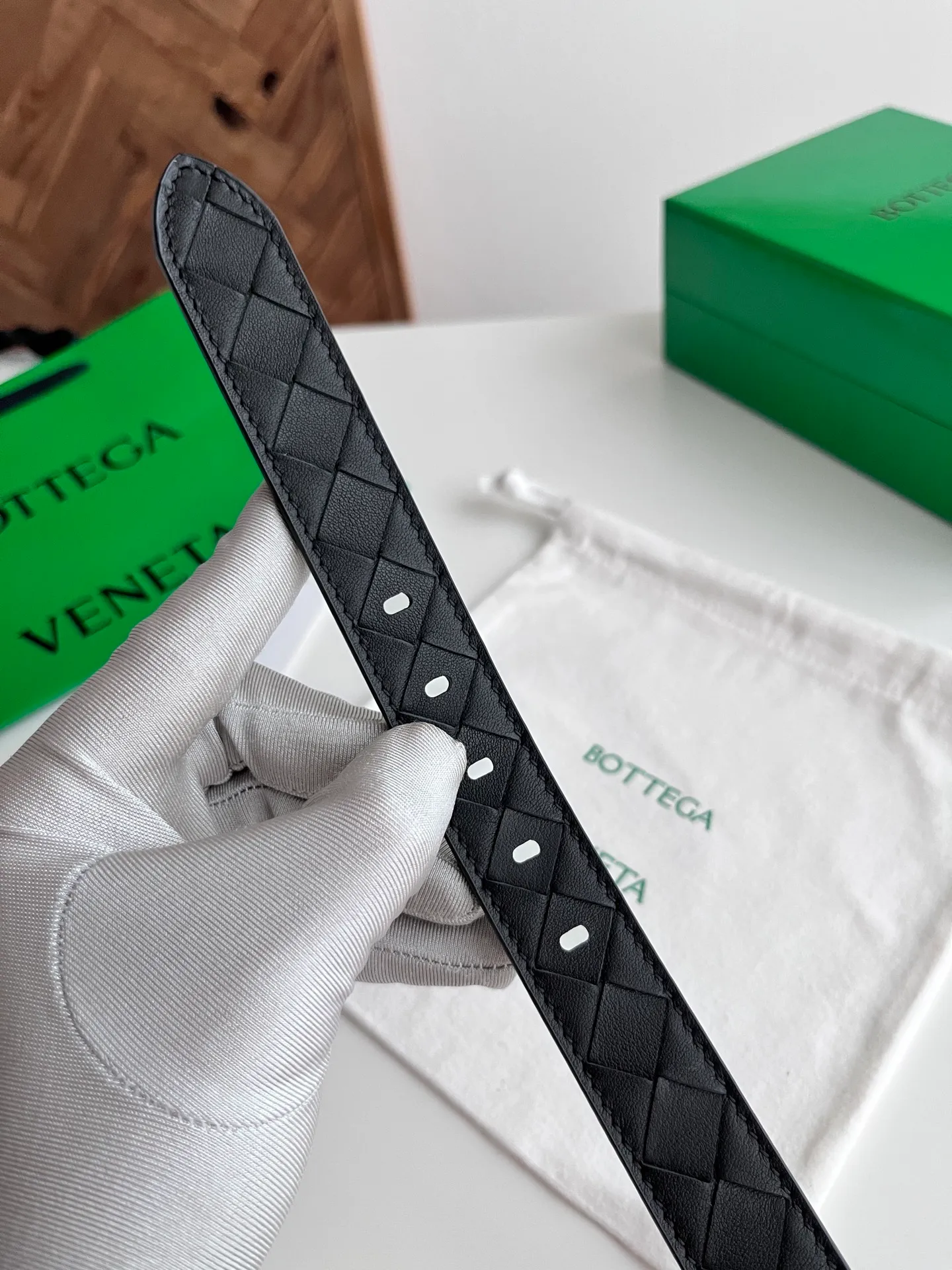💰520💰Full package💰 💍Purchasing-grade BV 2025 new women's woven belt, pure handmade intreccio small plaid weaving, double-sided Italian calfskin with micro-retro gold buckle design pin buckle, removable leather case also has a buckle design👍 Width 2.5cm Color: black