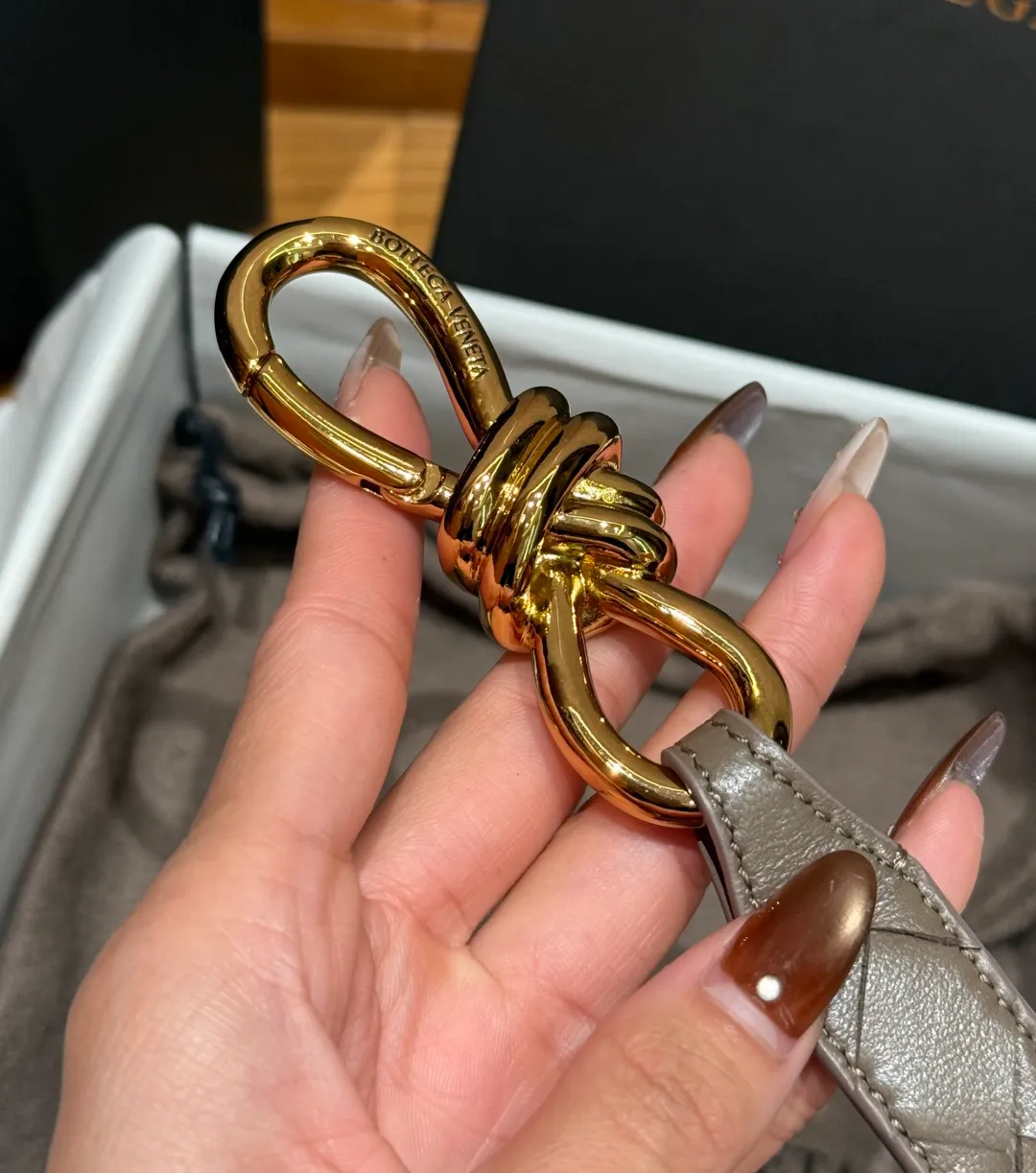 💰560💰Full package💰 💍Purchase level Bv⚡️🌹Andimo belt lntreciato braided leather belt metal knot buckle, hook closure, made of cowhide, lined cowhide, Muse brass finish. Width: 2.0cm