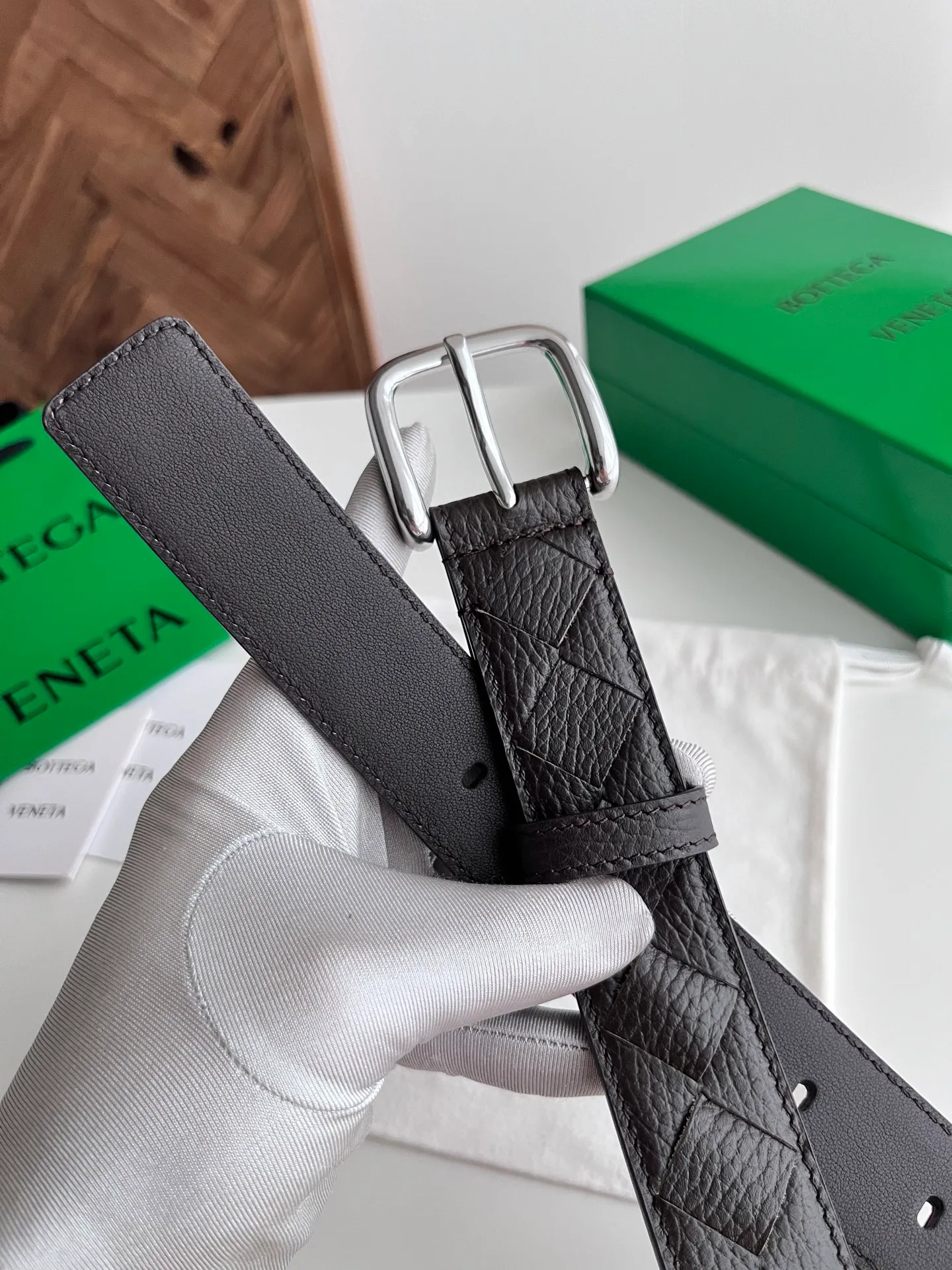 💰560💰Full package💰 💍Purchase level BV 2025 latest men's woven belt Handmade intreccio large plaid weaving Italian pebbled calfskin with slightly retro silver pin buckle Flat needle➕flat hole design Movable leather loop Width 35MM Color: Brown