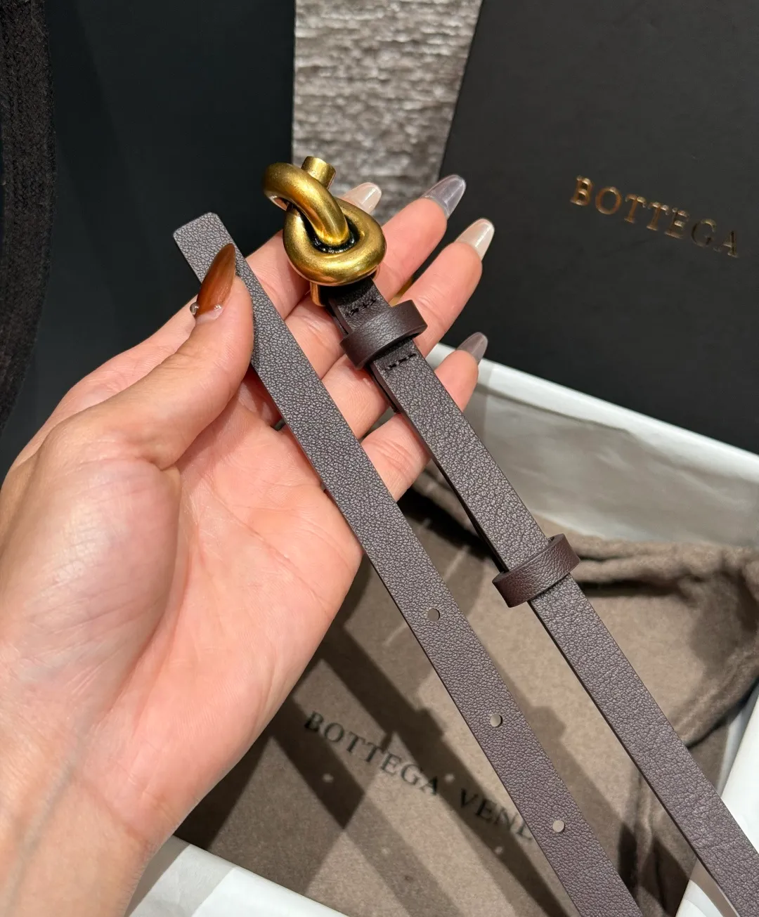 💰420💰Full package💰 💍Purchase level bv⚡️🌹Knot belt Italian luxury brand knot series belt, made of cow leather, with silver accessories, simple and recognizable, pin buckle opening and closing, super versatile for daily wear, continuing the brand's logo-free design and leather weaving technology, low-key luxury, must pay attention to details. Width: 1.2cm