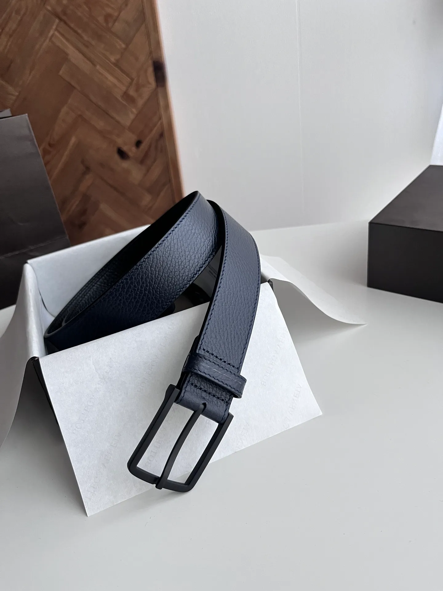💰502💰Full set of packaging💰 💍Purchase level Bv⚡️🌹2025 latest men's flat belt, double-sided Italian pebbled calfskin with vacuum gun-colored pin buckle, logo on the side⚡️🌹Width 35MM