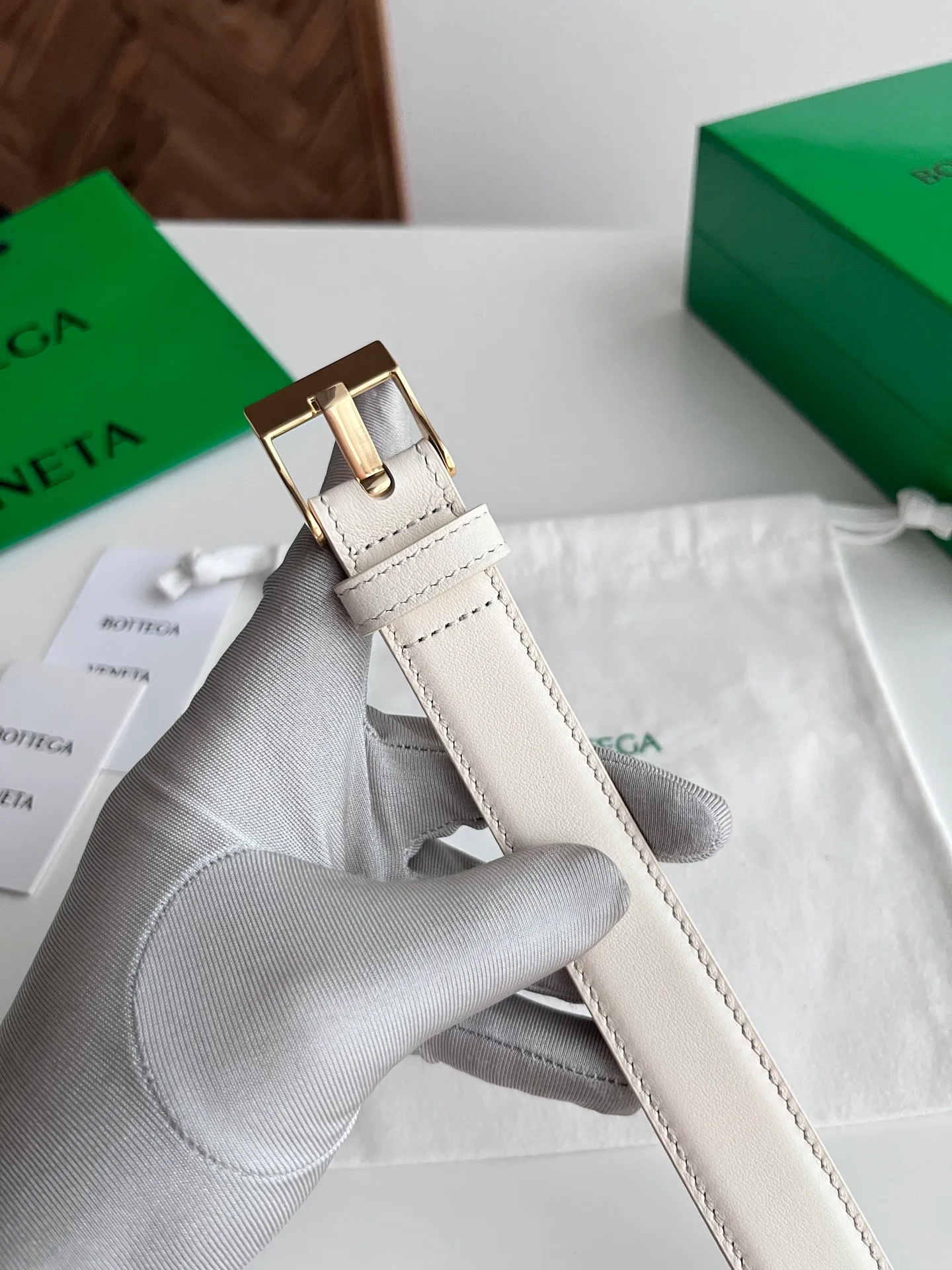 💰520💰Full set of packaging💰 💍Purchase grade BV⚡️🌹2025 new women's woven➕plain splicing combination belt Italian calfskin with slightly retro gold buckle design buckle head⚡️🌹Width 2.5cm