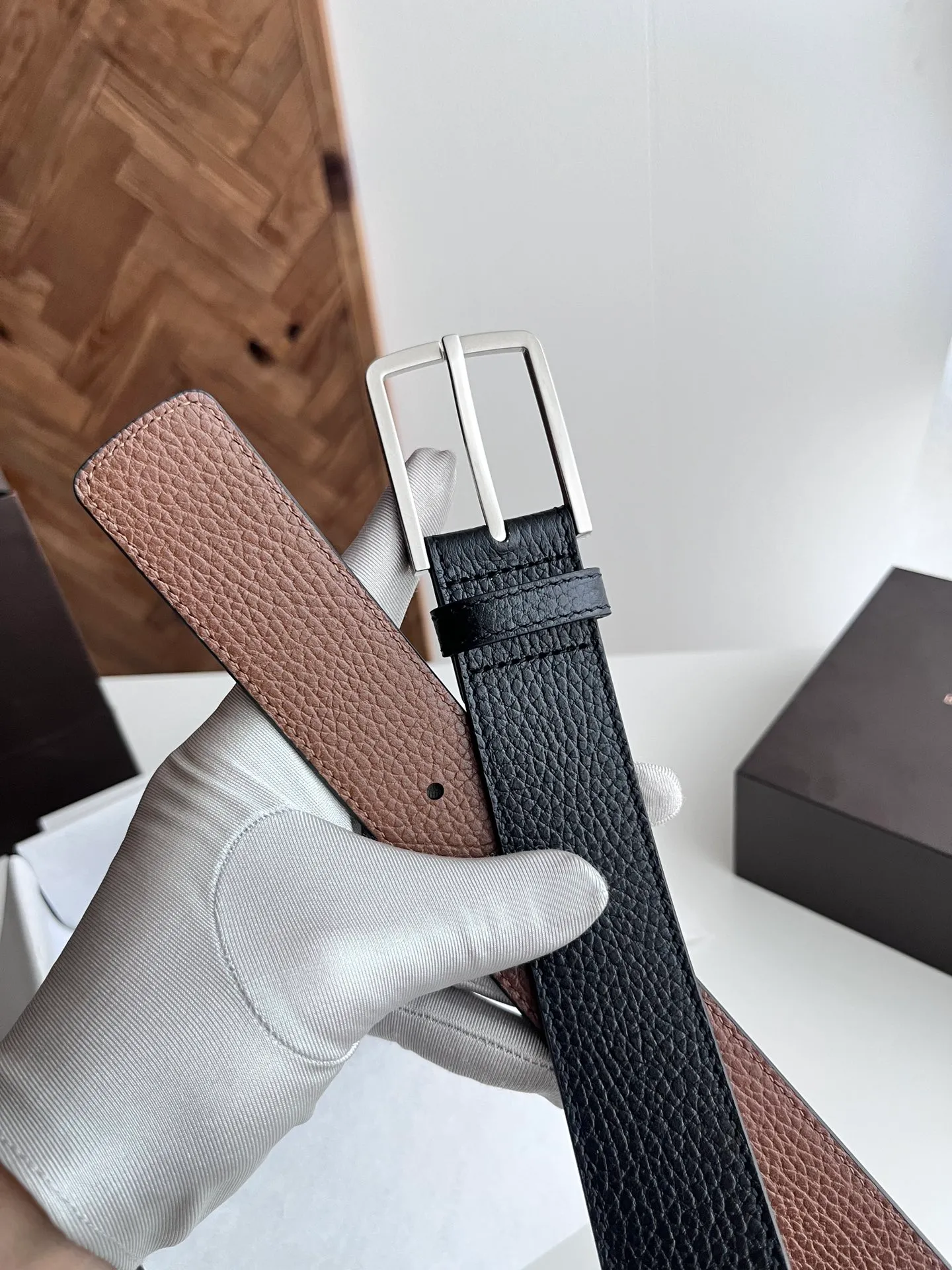 💰502💰Full set of packaging💰 💍Purchase level Bv⚡️🌹2025 latest men's flat belt, double-sided Italian pebbled calfskin with vacuum gun-colored pin buckle, logo on the side⚡️🌹Width 35MM