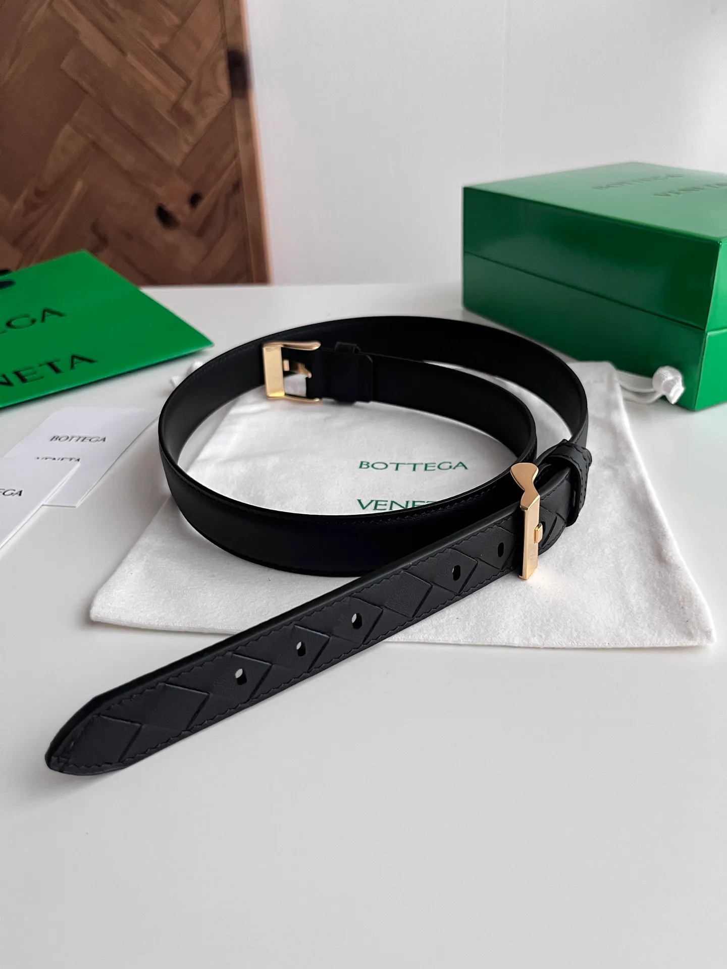 💰520💰Full set of packaging💰 💍Purchase grade BV⚡️🌹2025 new women's woven➕plain splicing combination belt Italian calfskin with slightly retro gold buckle design buckle head⚡️🌹Width 2.5cm