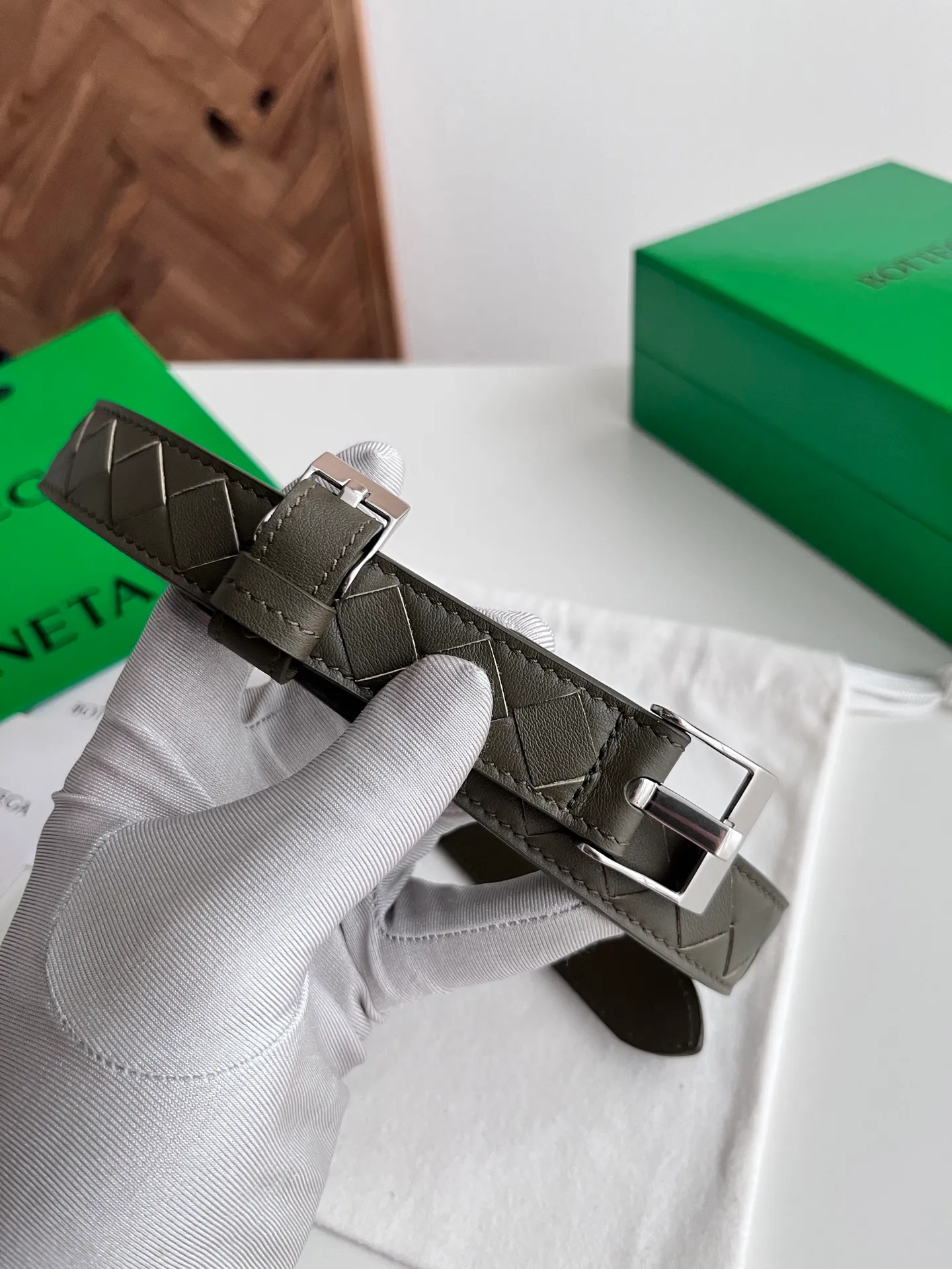 💰520💰Complete package💰 💍Purchasing-grade BV 2025 new women's woven belt, pure handmade intreccio small plaid weaving, double-sided Italian calfskin with micro-retro silver buckle design pin buckle, removable leather case also has a buckle design👍 Width 2.5cm Color: Wild Green