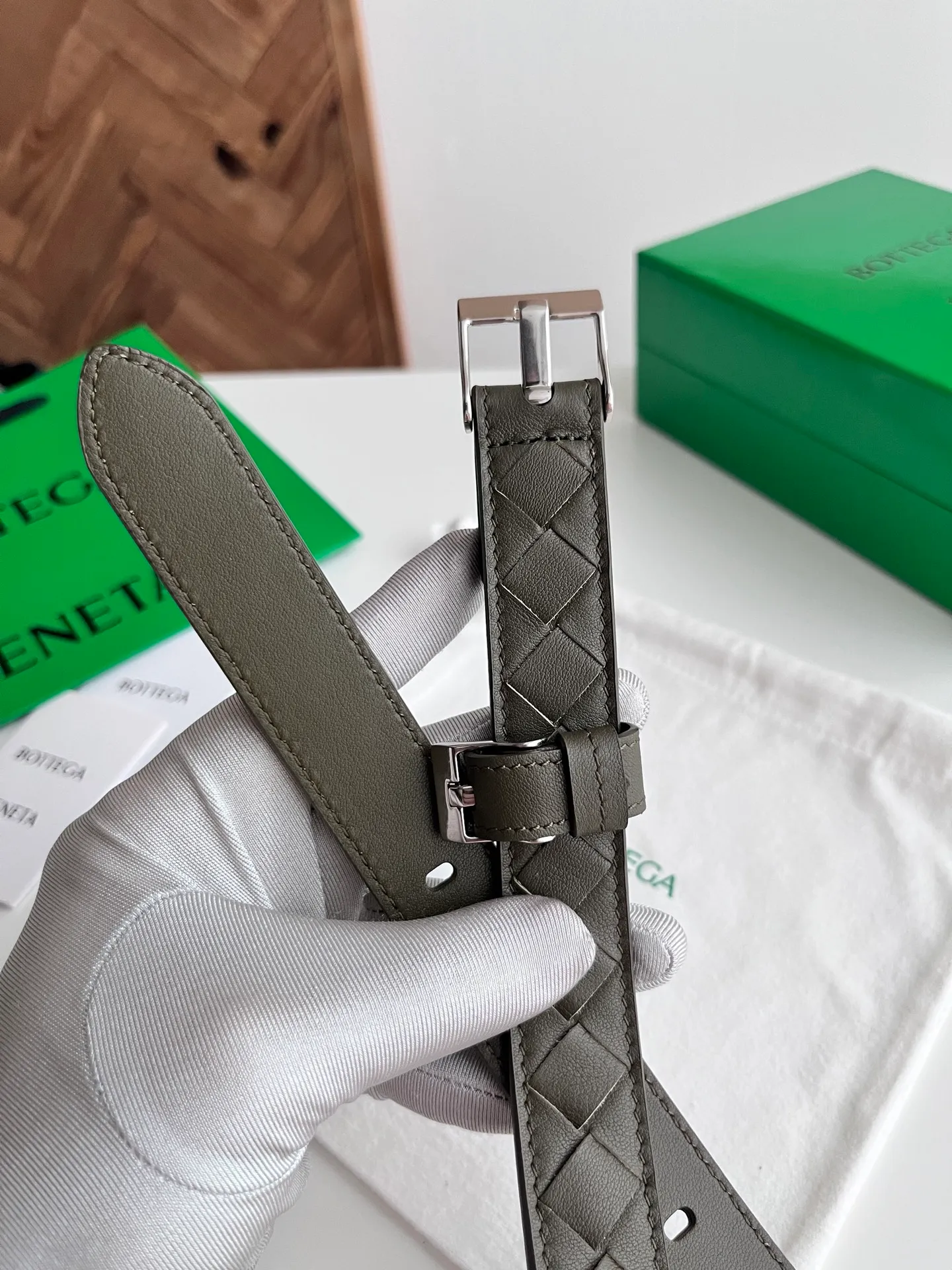 💰520💰Complete package💰 💍Purchasing-grade BV 2025 new women's woven belt, pure handmade intreccio small plaid weaving, double-sided Italian calfskin with micro-retro silver buckle design pin buckle, removable leather case also has a buckle design👍 Width 2.5cm Color: Wild Green