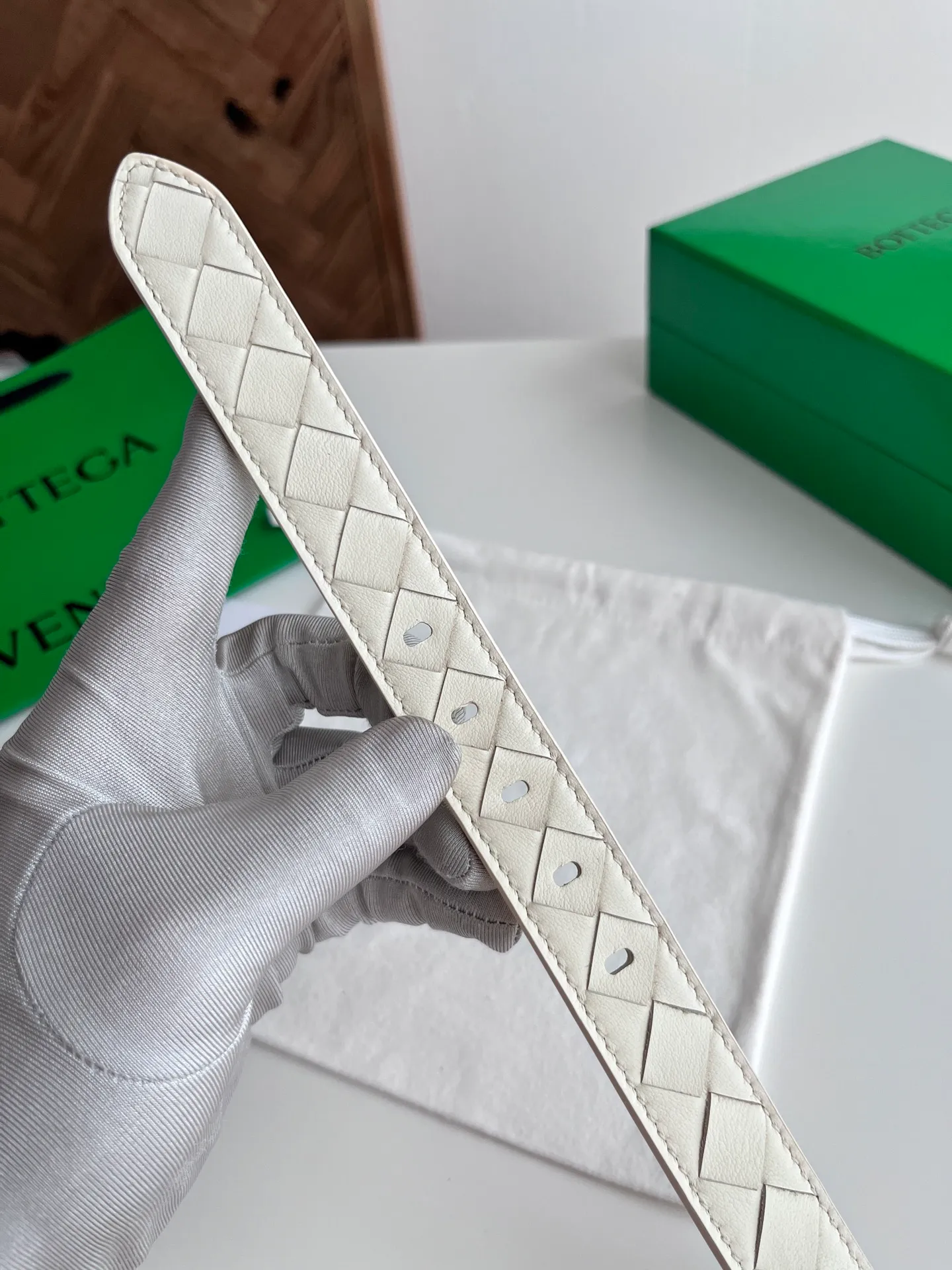💰520💰Full package💰 💍Purchasing-grade BV 2025 new women's woven belt, pure handmade intreccio small plaid weaving, double-sided Italian calfskin with micro-retro gold buckle design pin buckle, removable leather case also has a buckle design👍 Width 2.5cm Color: plaster white