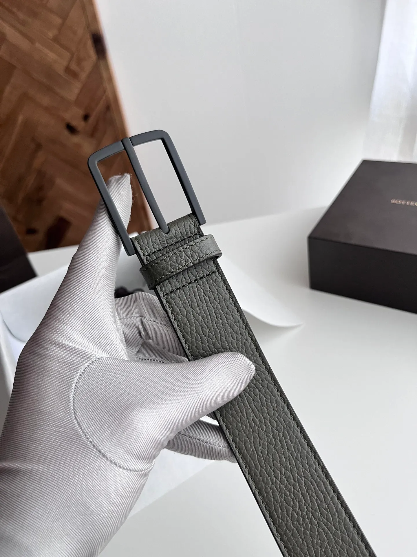 💰502💰Full set of packaging💰 💍Purchase level Bv⚡️🌹2025 latest men's flat belt, double-sided Italian pebbled calfskin with vacuum gun-colored pin buckle, logo on the side⚡️🌹Width 35MM