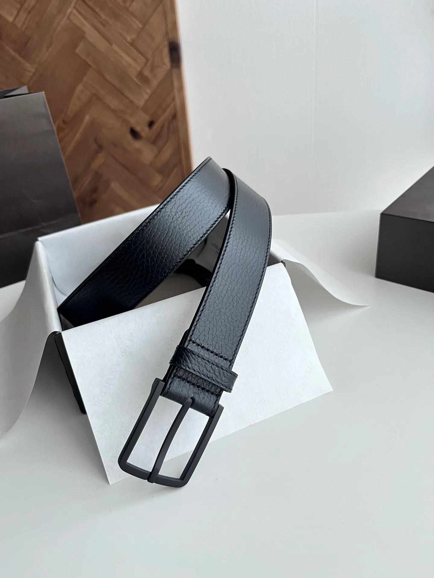 💰502💰Full set of packaging💰 💍Purchase level Bv⚡️🌹2025 latest men's flat belt, double-sided Italian pebbled calfskin with vacuum gun-colored pin buckle, logo on the side⚡️🌹Width 35MM