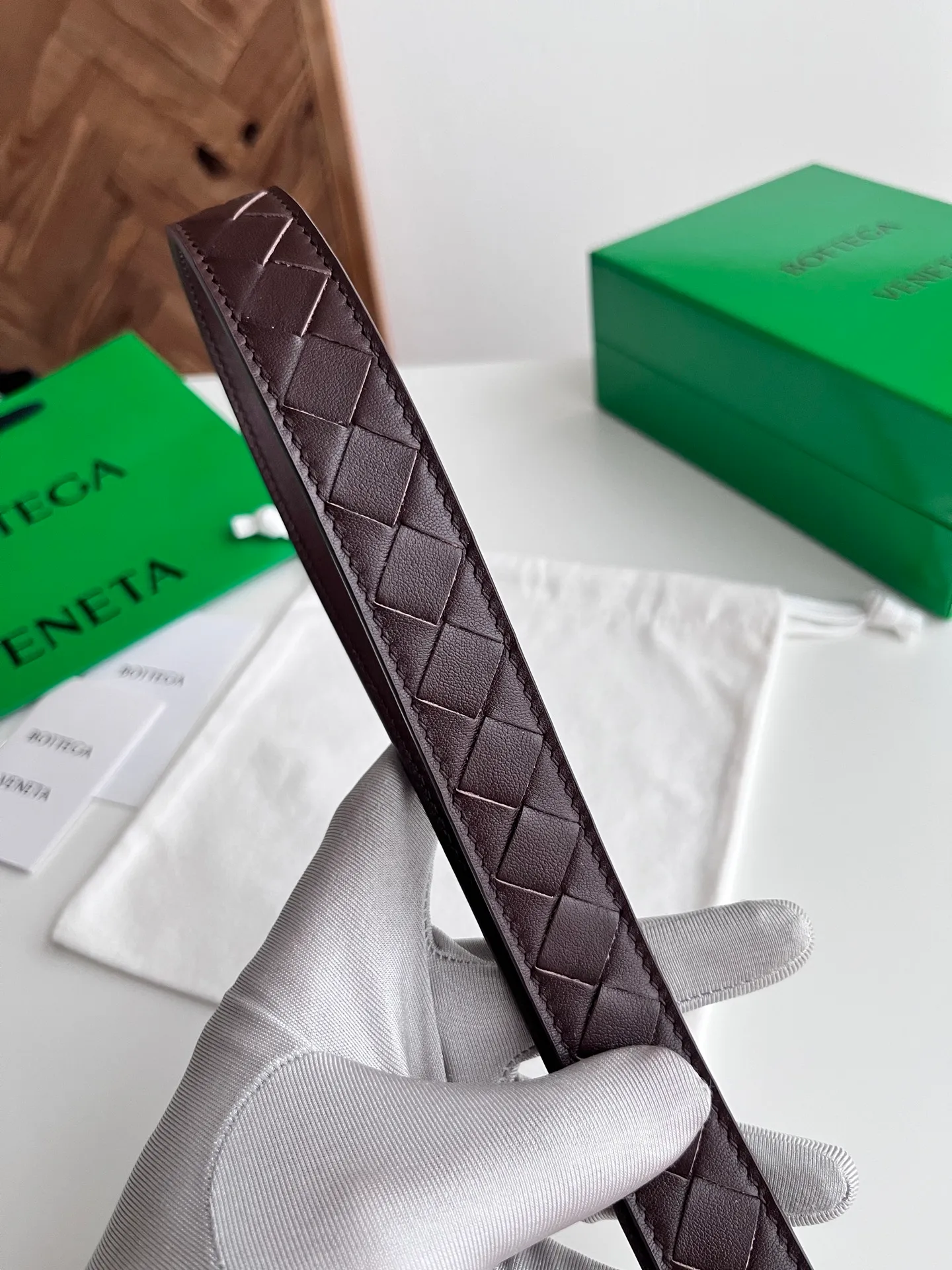 💰520💰Full package💰 💍Purchasing-grade BV 2025 new women's woven belt, pure handmade intreccio small plaid weaving, double-sided Italian calfskin with micro-retro silver buckle design pin buckle, removable leather case also has a buckle design👍 Width 2.5cm Color: Brown