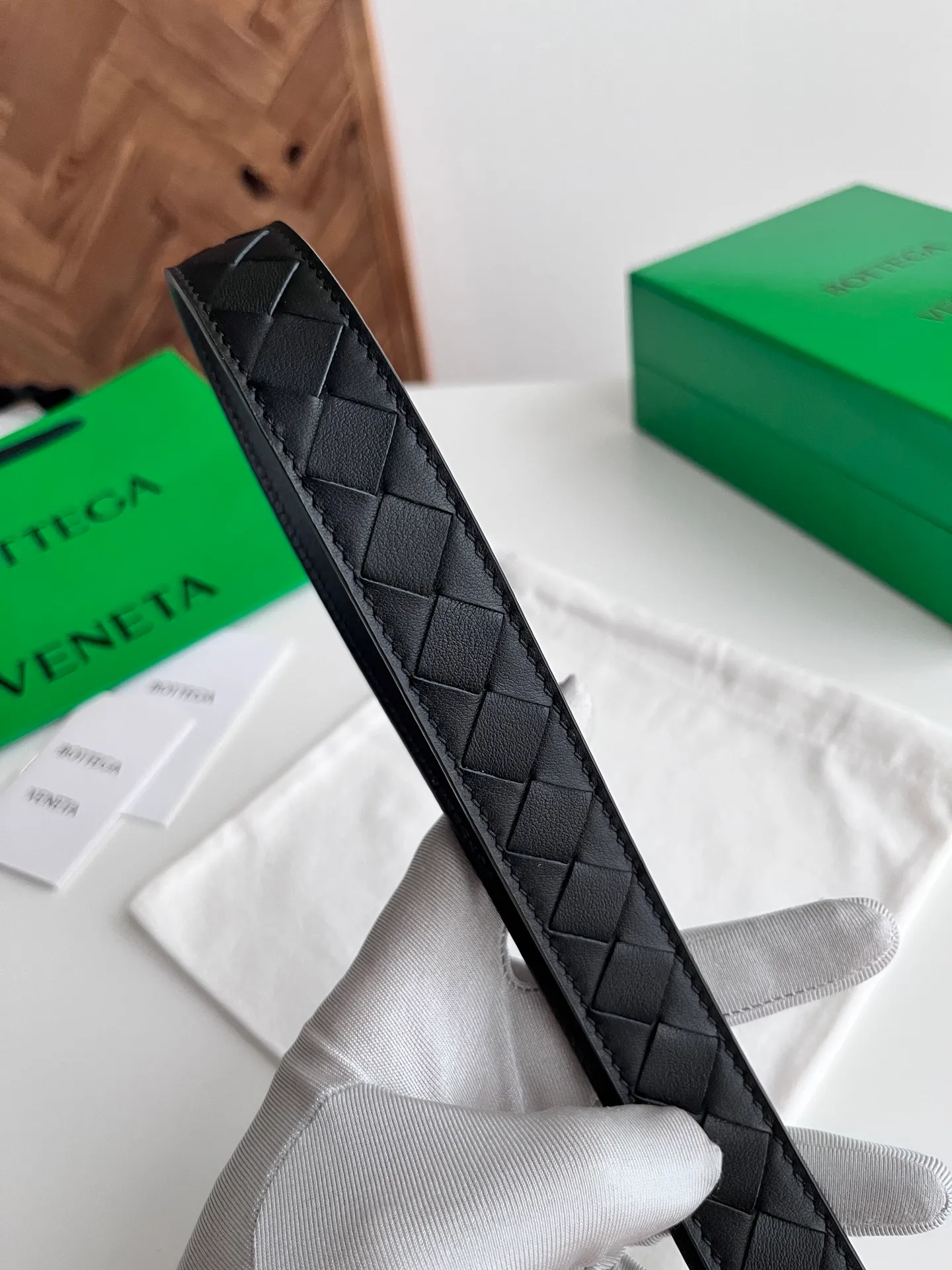 💰520💰Full package💰 💍Purchasing-grade BV 2025 new women's woven belt, pure handmade intreccio small plaid weaving, double-sided Italian calfskin with micro-retro silver buckle design pin buckle, removable leather case also buckle design👍 Width 2.5cm Color: black