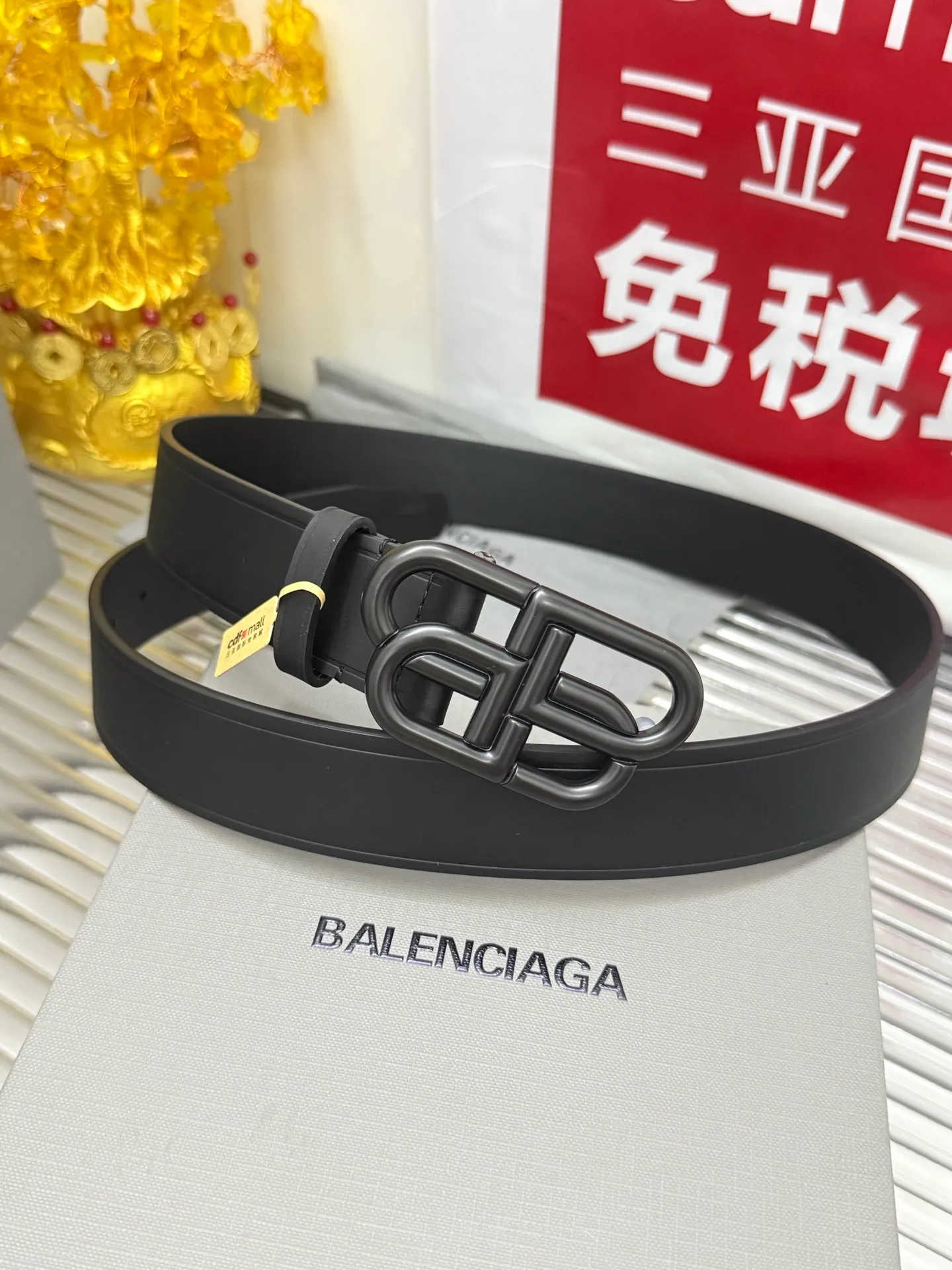 ✅Width: 𝟑.𝟱𝗰𝗺 ❑ Balenciaga « Comes with a complete set 🛍Original packaging at the counter » Classic original imported calfskin black plain with high-quality pure copper sand black buckle ❑ Purchasing genuine goods · Fine and perfect wiring, exquisite and neat details ❗️Original high quality P440