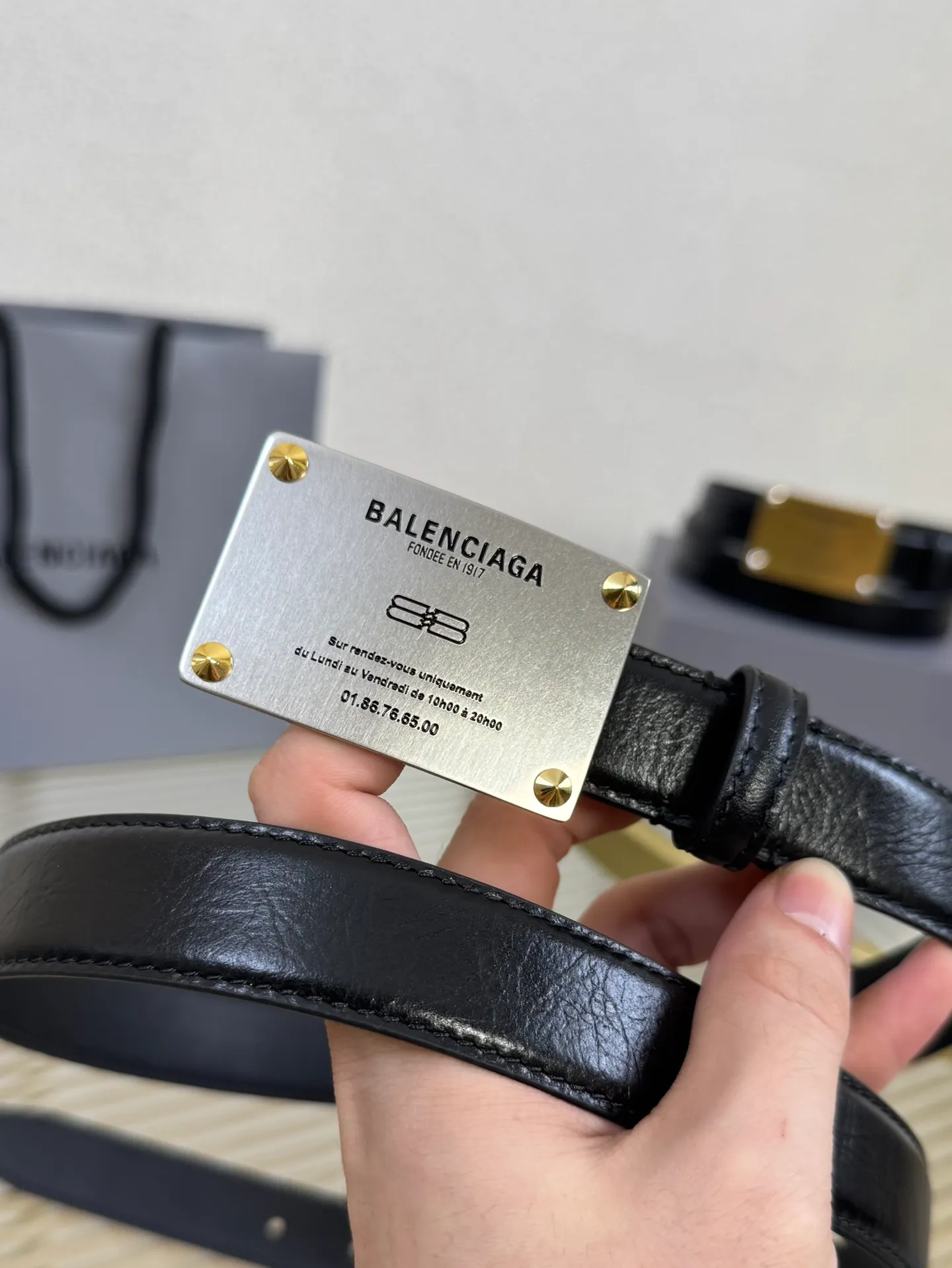💰440💰Full package💰 💍Purchase level Balenciaga⚡️🌹Balenciaga⚡️🌹Width 2.5cm is a French luxury brand, one of the most influential brands in the fashion industry. The designer originates from: urban fashion trend and unique design style, made of imported calfskin; paired with pure copper retro hardware to make it more attractive. A versatile product worth owning