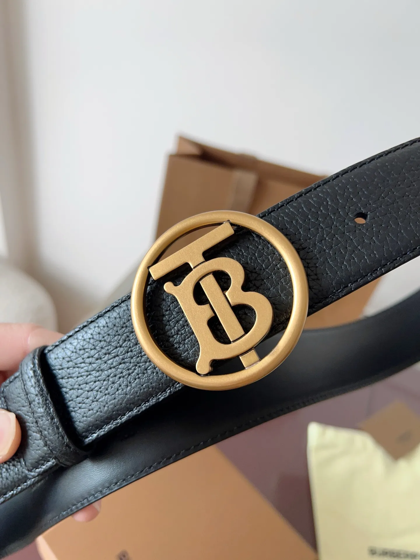 💰520💰Full package💰 💍Purchase grade "Burberry" Burberry🇬🇧British original leather, black full leather/The quality is beyond doubt. There is no better, only the best. Size 4.0cm