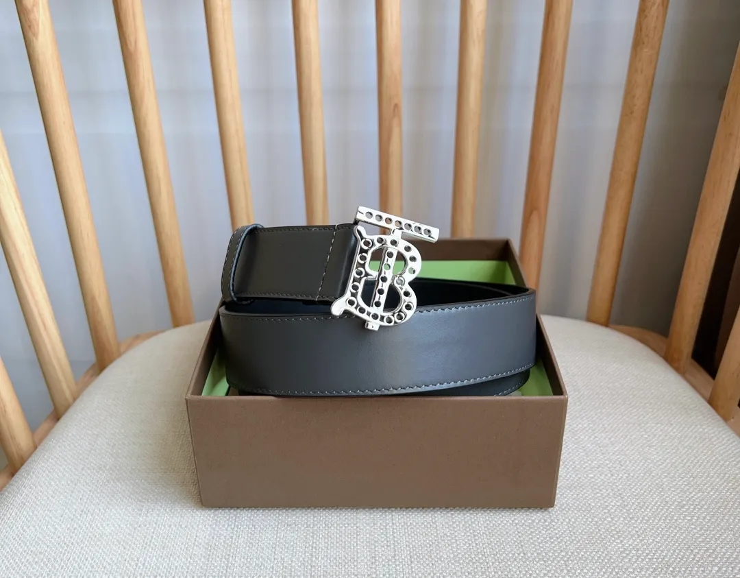 💰480💰Full package💰💍Purchasing-grade Burberry counters are newly available at the same time🎉🎉Pladium buckle with punched palladium-plated exclusive logo shape. Made of selected smooth leather. Width: 3.5cm. Refined and elegant, simple and elegant.
