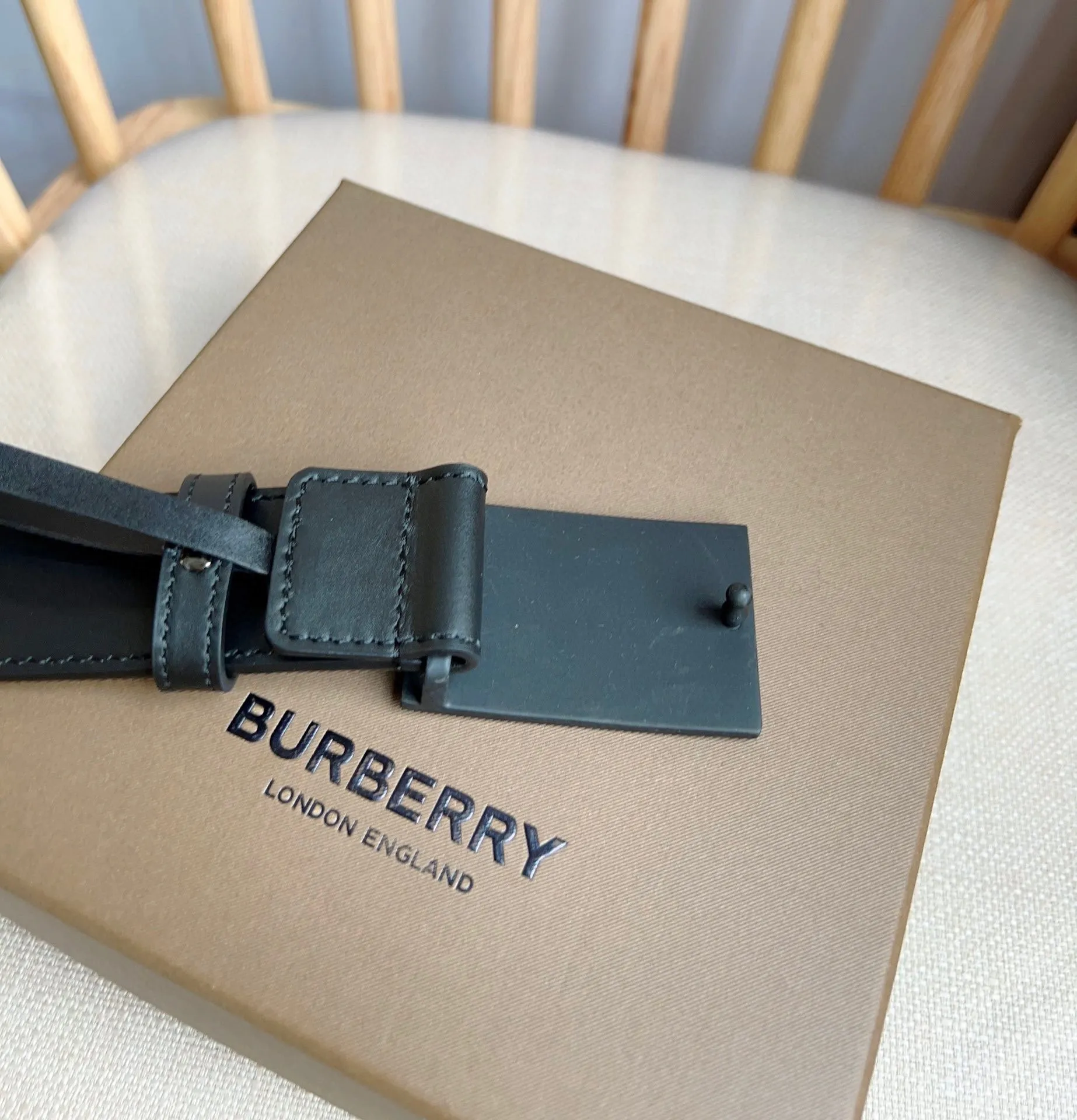 💰480💰Full package💰 💍Purchase level new Burberry⚡️🌹New arrivals at the counter simultaneously🎉 With contrasting topstitching details⚡️🌹Lining with smooth leather⚡️🌹Width 3.5cm Refined and elegant Simple and generous
