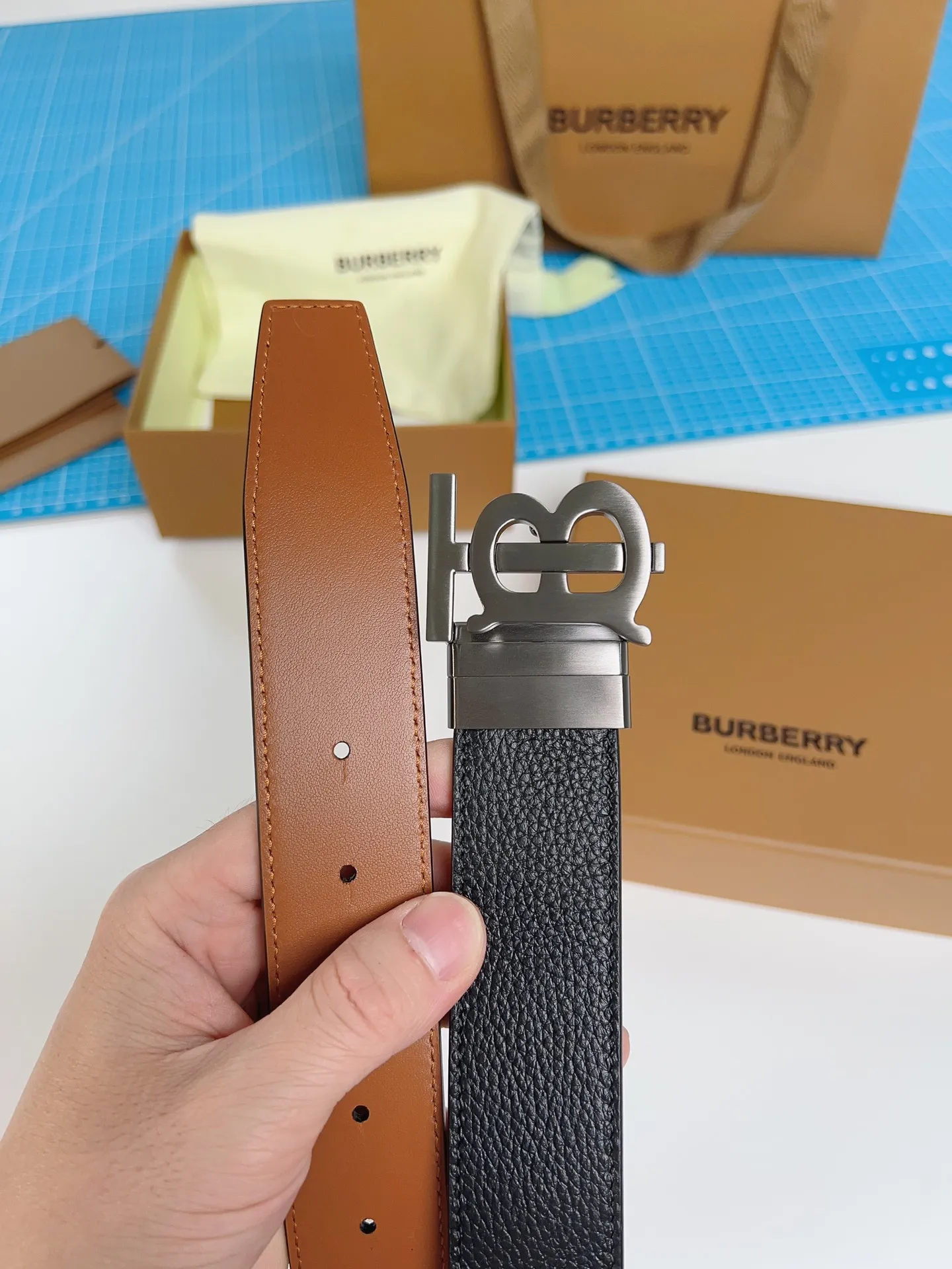 💰460💰Authentic packaging💰 💍Purchase grade "Burberry" Burberry🇬🇧British original leather, black cowhide. There is no doubt about the quality. There is no better, only the best. Size 3.5 cm