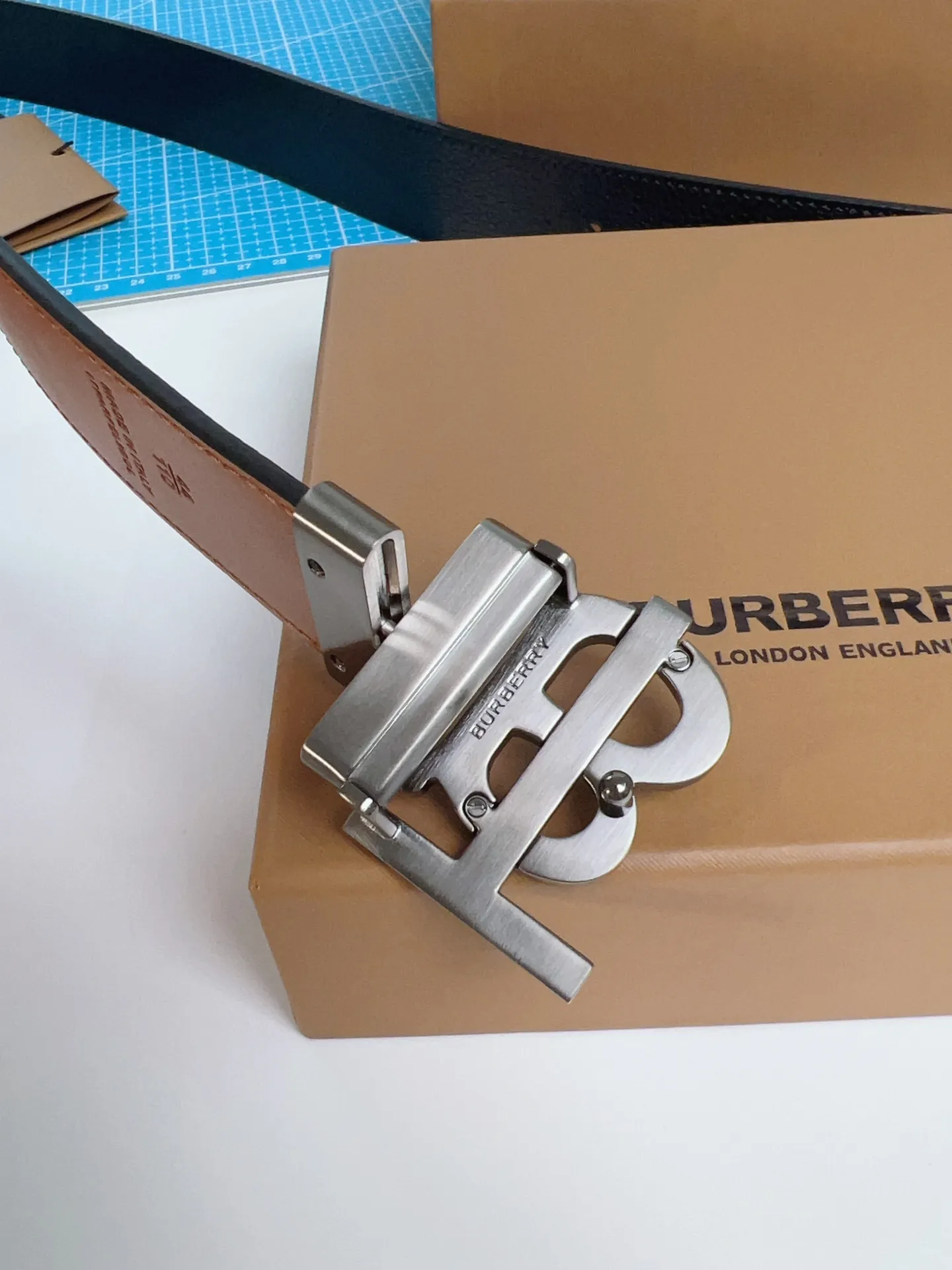 💰460💰Authentic packaging💰 💍Purchase grade "Burberry" Burberry🇬🇧British original leather, black cowhide. There is no doubt about the quality. There is no better, only the best. Size 3.5 cm
