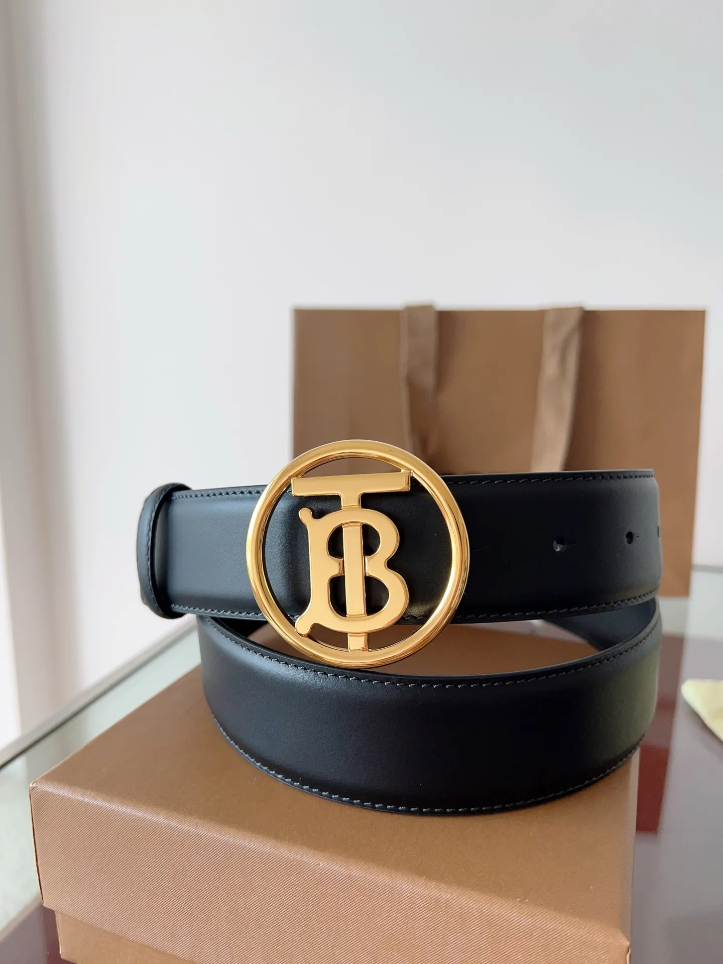 💰520💰Full package💰 💍Purchase grade "Burberry" Burberry🇬🇧British original leather, black full leather/The quality is beyond doubt. There is no better, only the best. Size 4.0cm