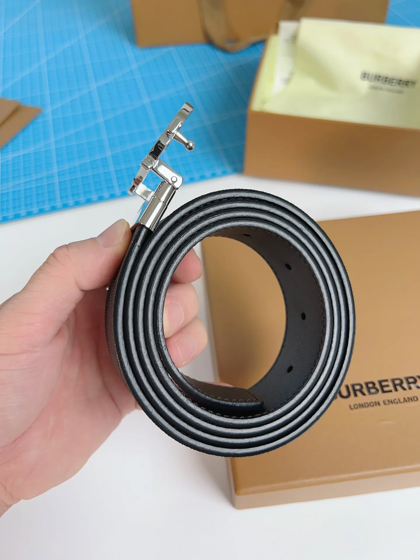 💰460💰Authentic packaging💰 💍Purchase grade "Burberry" Burberry🇬🇧British original leather, black cowhide. There is no doubt about the quality. There is no better, only the best. Size 3.5 cm