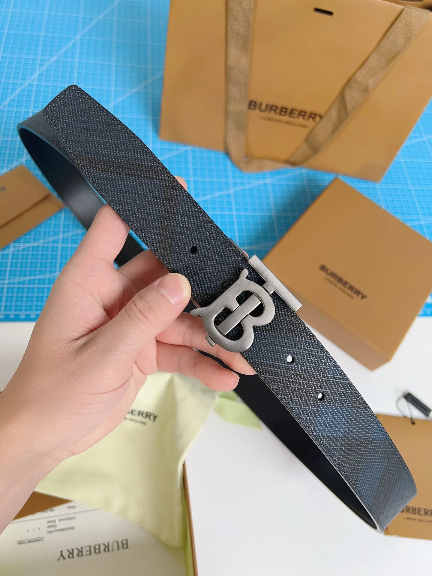 💰460💰Authentic packaging💰 💍Purchase grade "Burberry" Burberry🇬🇧British original leather, black cowhide. There is no doubt about the quality. There is no better, only the best. Size 3.5 cm