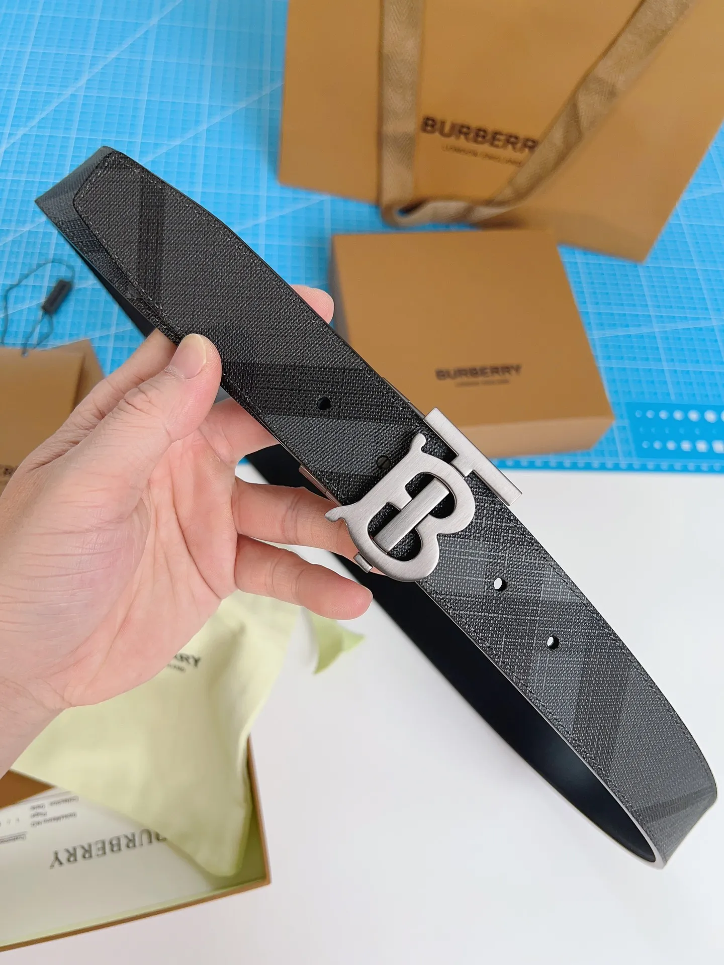 💰460💰Authentic packaging💰 💍Purchase grade "Burberry" Burberry🇬🇧British original leather, black cowhide. There is no doubt about the quality. There is no better, only the best. Size 3.5 cm