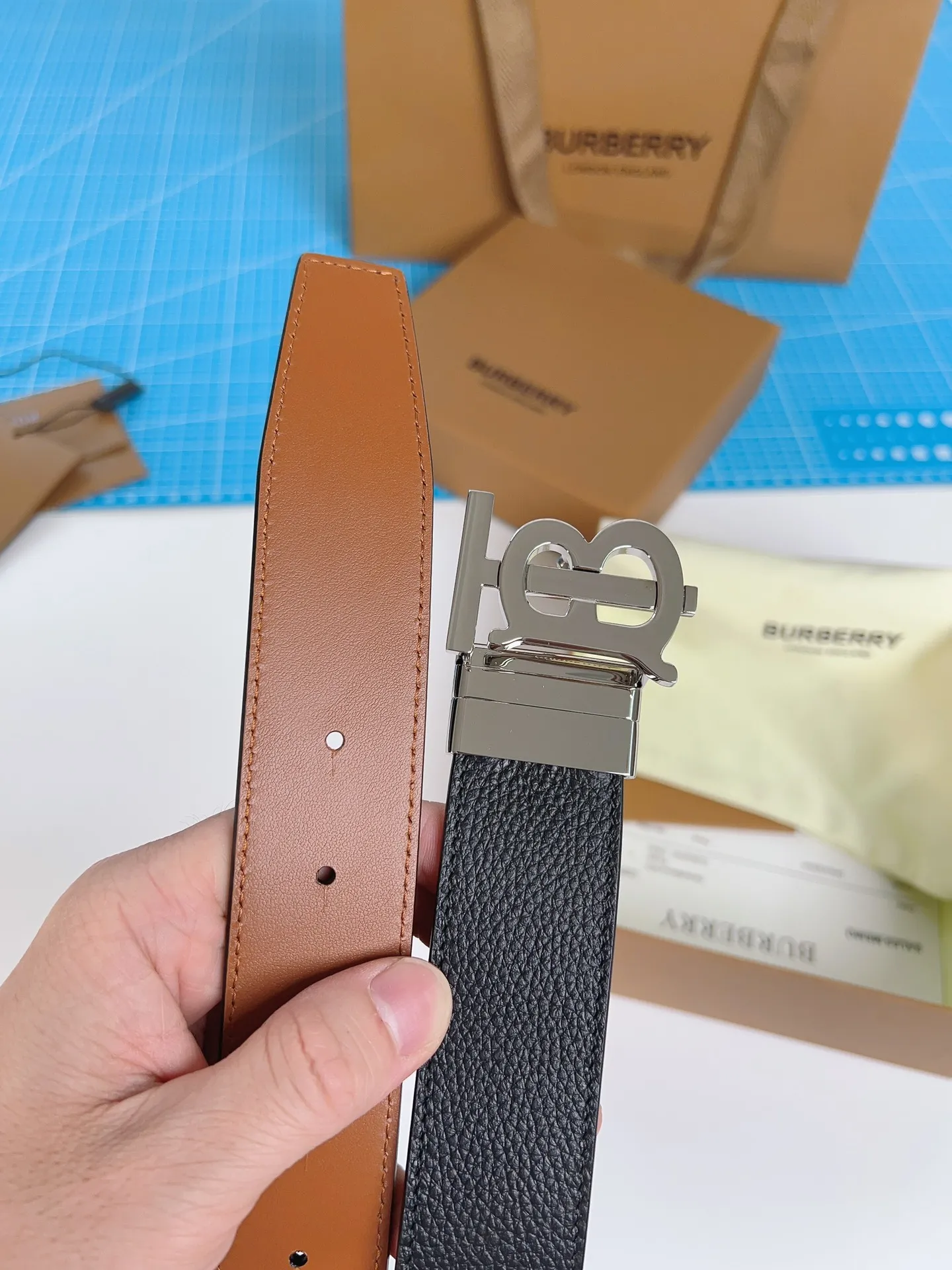 💰460💰Authentic packaging💰 💍Purchase grade "Burberry" Burberry🇬🇧British original leather, black cowhide. There is no doubt about the quality. There is no better, only the best. Size 3.5 cm