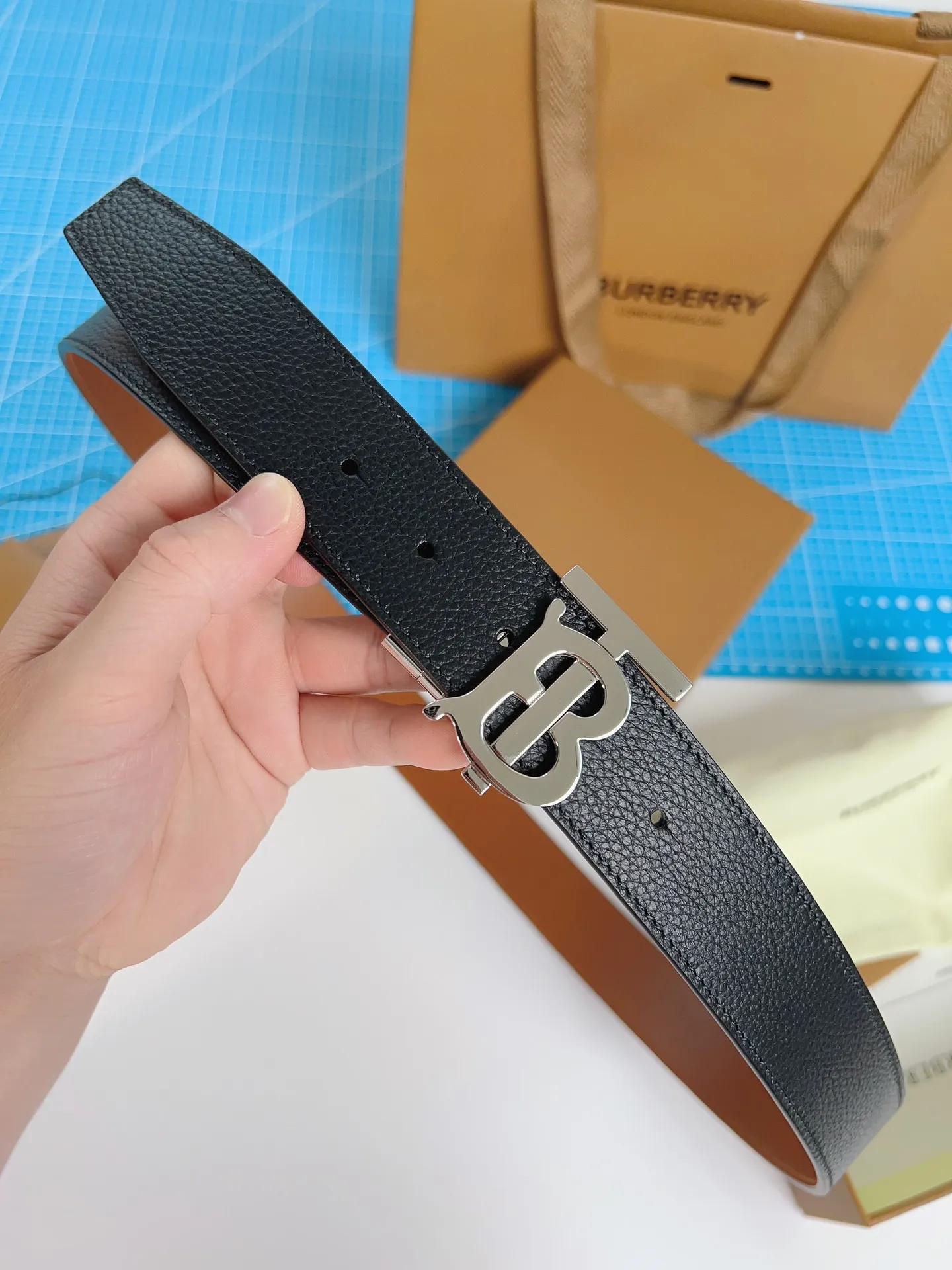 💰460💰Authentic packaging💰 💍Purchase grade "Burberry" Burberry🇬🇧British original leather, black cowhide. There is no doubt about the quality. There is no better, only the best. Size 3.5 cm