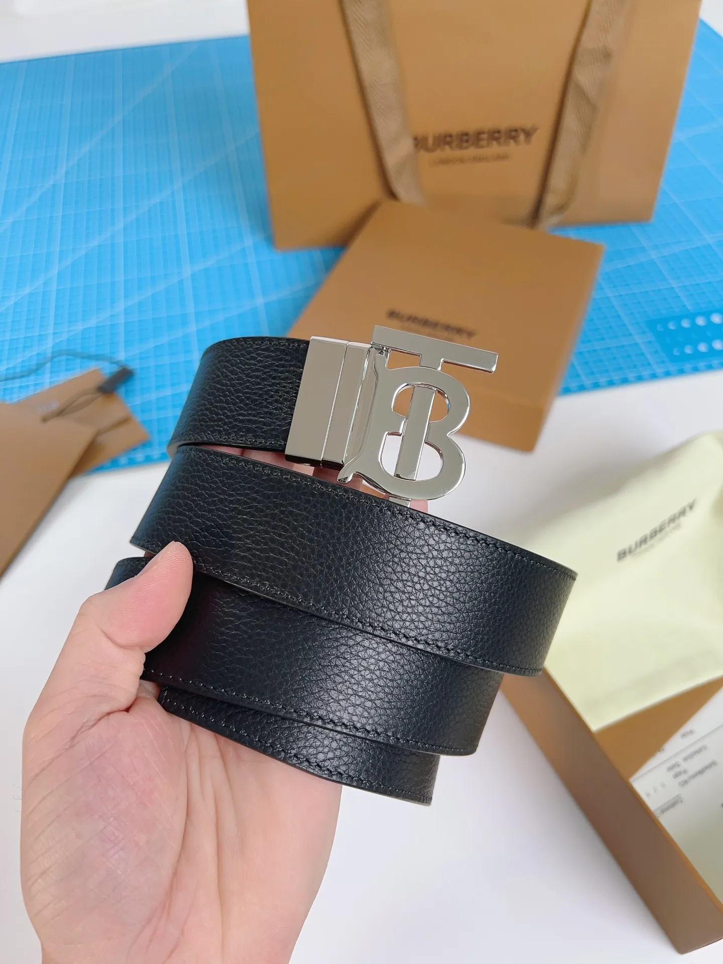 💰460💰Authentic packaging💰 💍Purchase grade "Burberry" Burberry🇬🇧British original leather, black cowhide. There is no doubt about the quality. There is no better, only the best. Size 3.5 cm