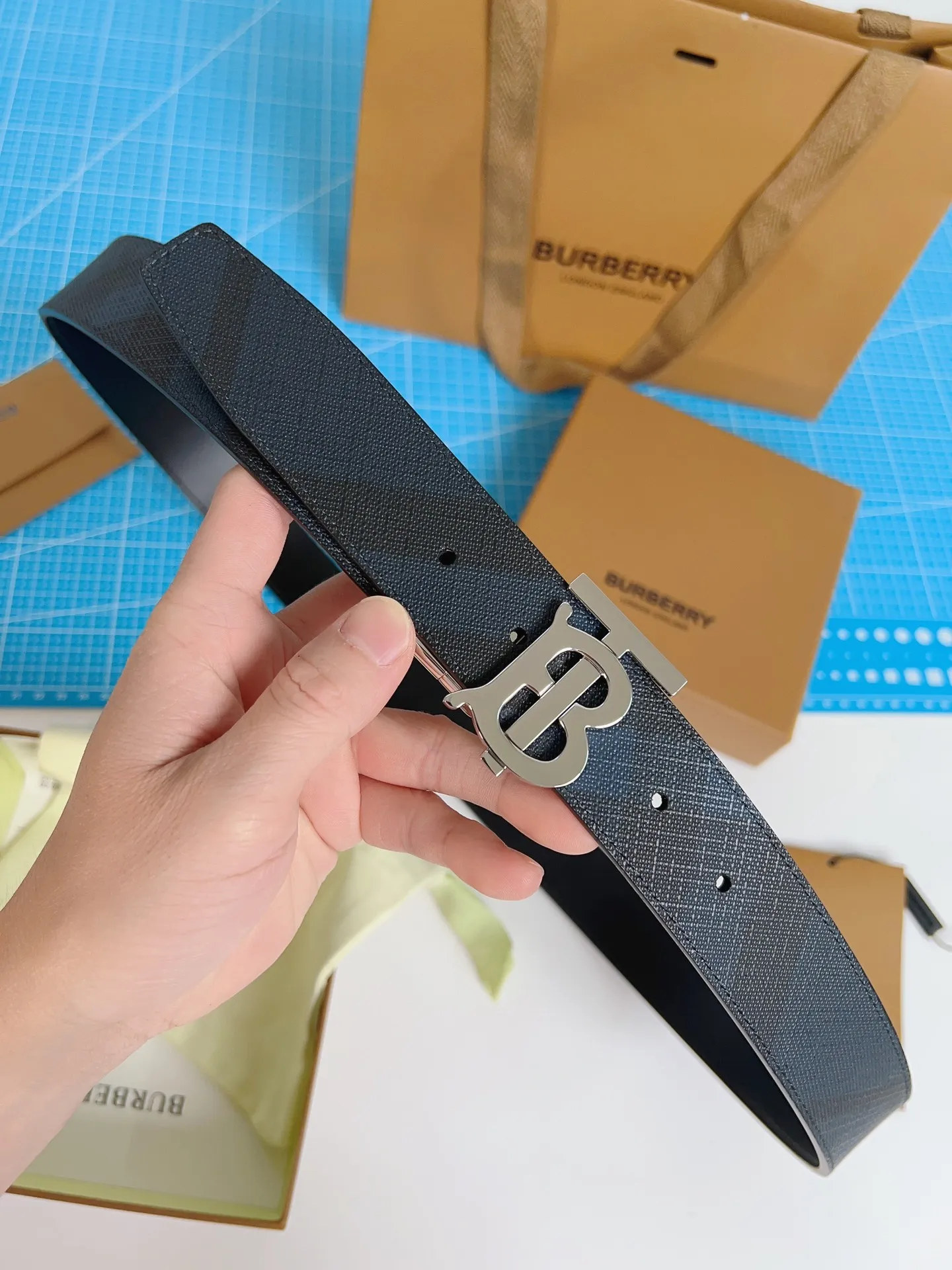 💰460💰Authentic packaging💰 💍Purchase grade "Burberry" Burberry🇬🇧British original leather, black cowhide. There is no doubt about the quality. There is no better, only the best. Size 3.5 cm