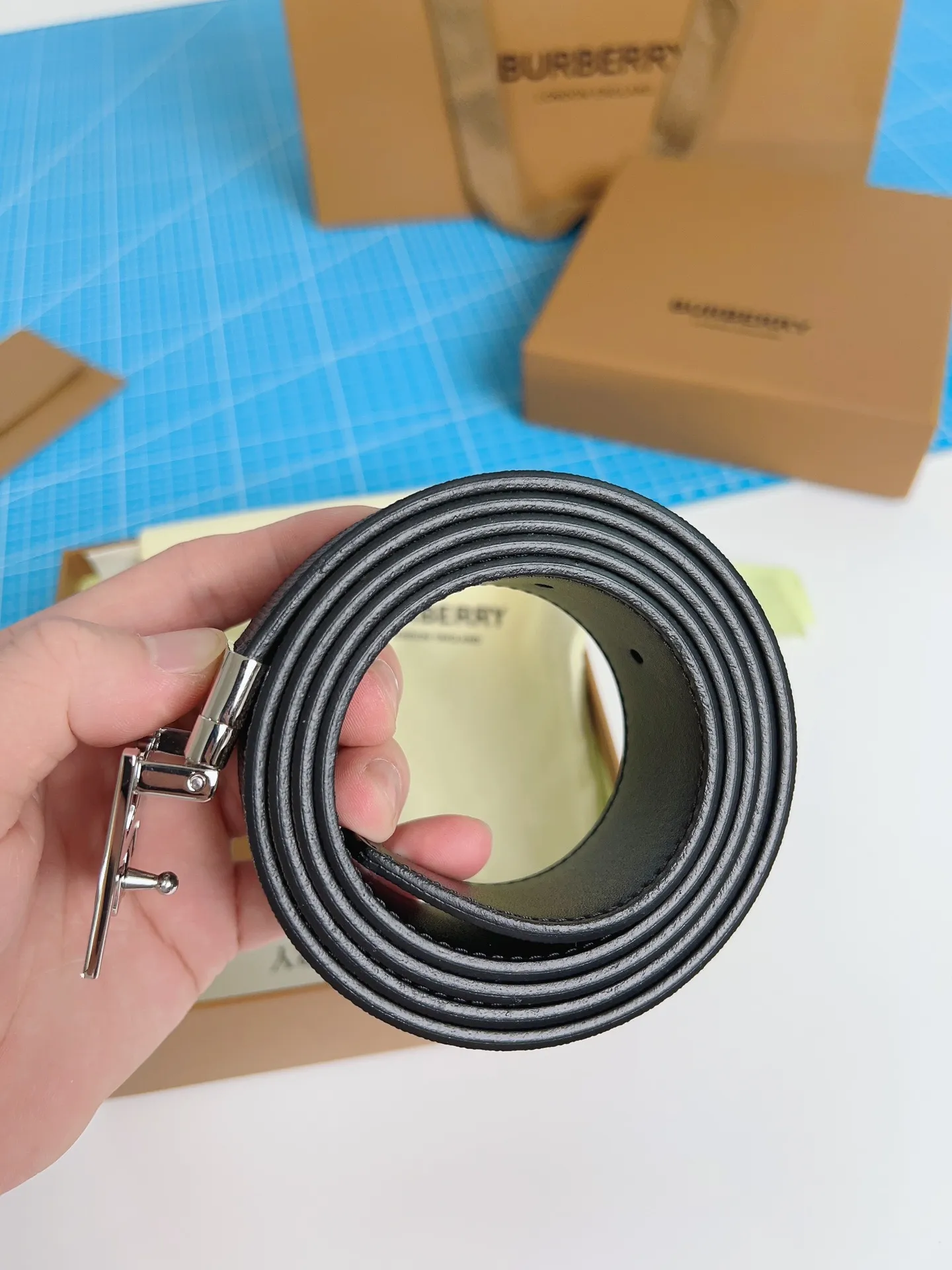 💰460💰Authentic packaging💰 💍Purchase grade "Burberry" Burberry🇬🇧British original leather, black cowhide. There is no doubt about the quality. There is no better, only the best. Size 3.5 cm