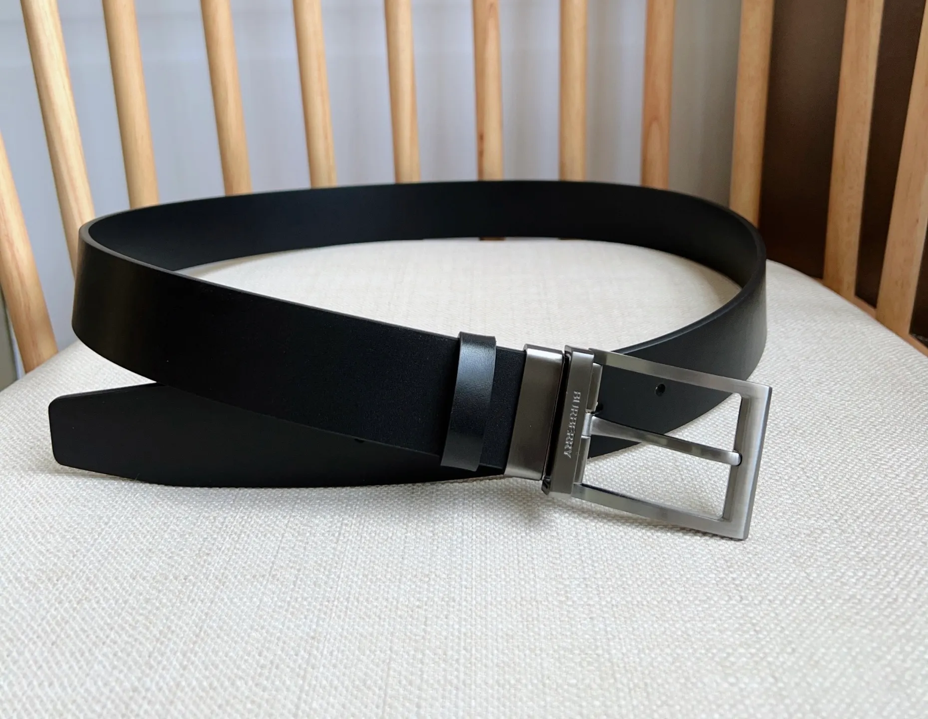 💰480💰Full package💰 💍Purchase level 🆕Burberry counters are newly available at the same time🎉🎉 Italian refined belt made of smooth calfskin fabric with palladium-plated B-shaped buckle Width: 3.5cm Exquisite, elegant, simple and generous
