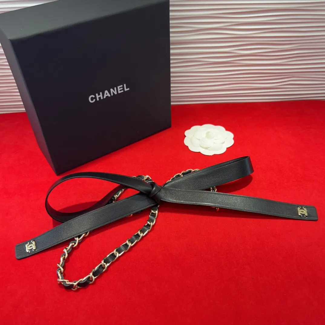 💰460💰Full package💰 💍purchasing grade Chanel lambskin glass pearl and golden metal black with chain *cc letter logo is consistent with the original product. Delicate texture *One size fits all