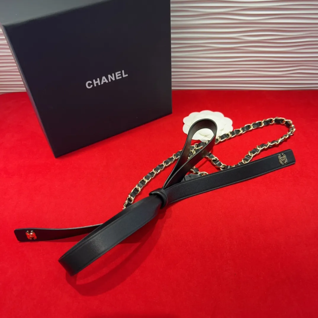 💰460💰Full package💰 💍purchasing grade Chanel lambskin glass pearl and golden metal black with chain *cc letter logo is consistent with the original product. Delicate texture *One size fits all
