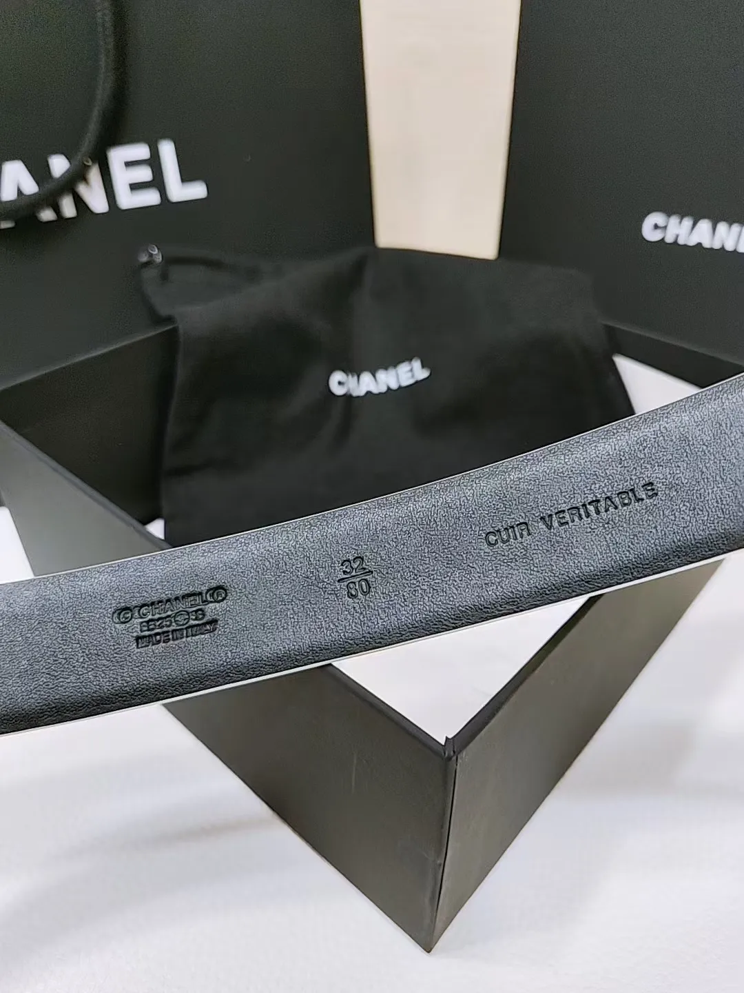 💰460💰Full package💰 💍Purchase level Chanel classic double C belt. The new logo buckle is matched with the imported calfskin belt body. The texture is perfect. It is the finishing touch in spring. The diameter of the belt is 3.0cm.