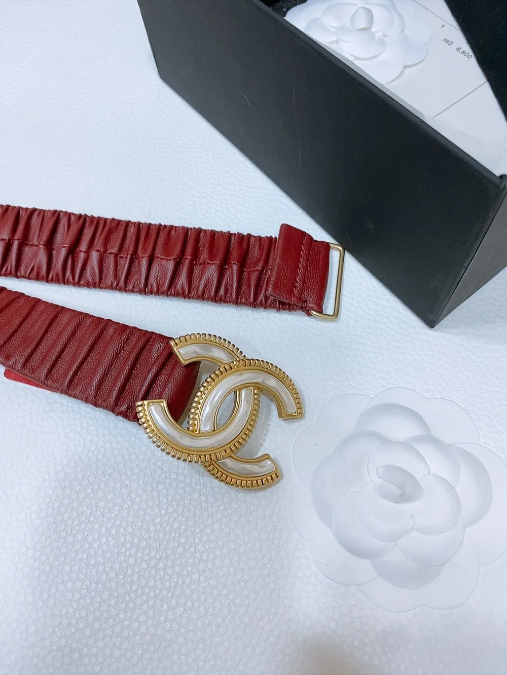 💰460💰Full package💰 💍Purchasing level Chanel⚡️24c cc resin white Toothed chain brass logo buckle⚡️Calfskin Silver metal and gold metal ⚡️3.0cm high-quality, elastic, versatile and elegant Size number including buckle S=65cm total length (available 75, 80, 85) M=70cm L =75cm XL=80cm, one size can be used in 3 to 4 sizes!