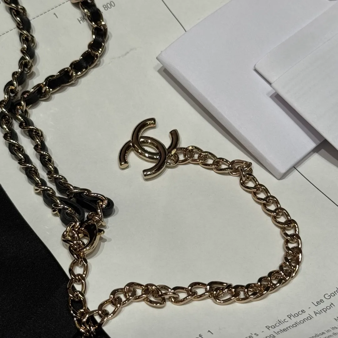 💰520💰Full package💰 💍Purchasing-grade Chanel women's waist chain, classic leather chain⛓️, letter chain belt, as a decorative belt, using the most classic logo and letter design, using leather design, very versatile with jeans and dresses.