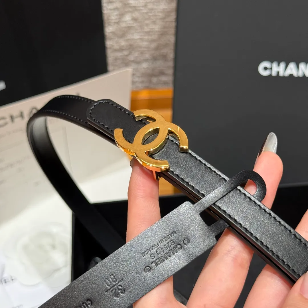 💰440💰Full package💰 💍Purchase level Chanel ⚡️🌹New narrow double-sided belt Chanel classic double-sided belt, made of high-quality calfskin, more suitable for summer, suitable for matching pants and skirts, very versatile 👍, the overall details are very surprising, full of design 👍🏻 Width: 15 mm