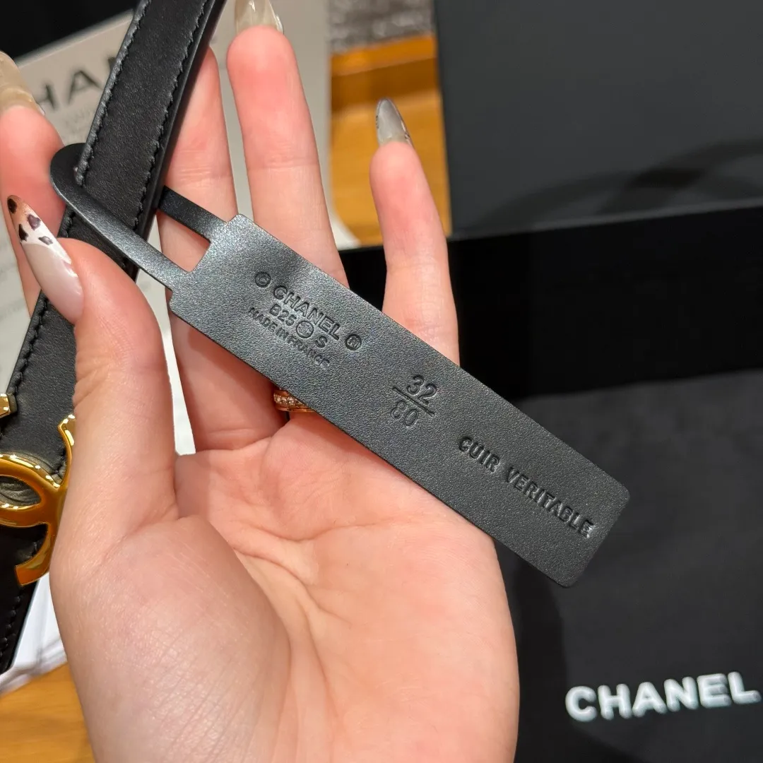 💰440💰Full package💰 💍Purchase level Chanel ⚡️🌹New narrow double-sided belt Chanel classic double-sided belt, made of high-quality calfskin, more suitable for summer, suitable for matching pants and skirts, very versatile 👍, the overall details are very surprising, full of design 👍🏻 Width: 15 mm