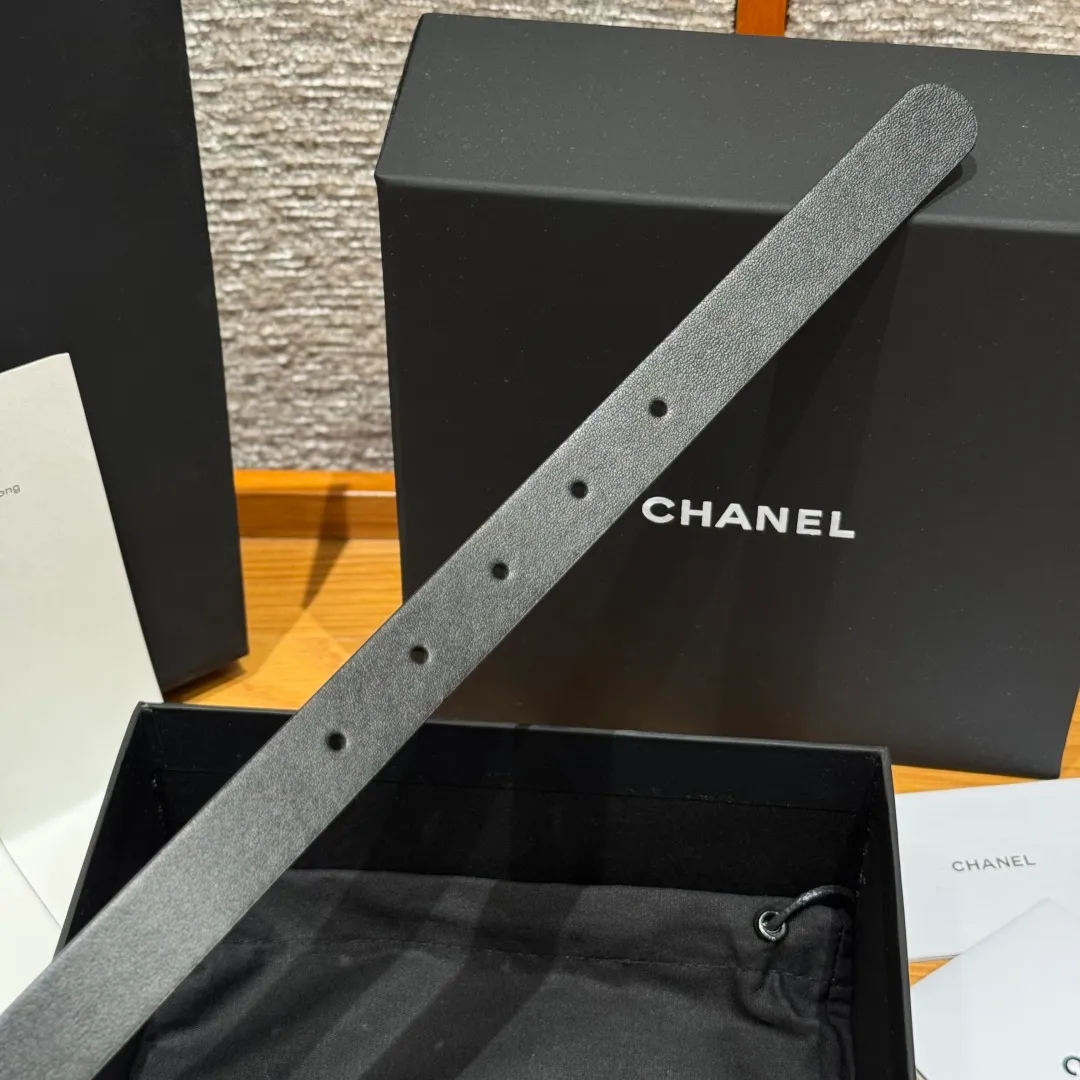 💰440💰Full package💰 💍Purchasing agent grade Chanel ⚡️🌹U-shaped women's belt This is made of imported cowhide, and the hardware is designed with a U-shaped pin buckle. Wearing the belt shows your waistline, enhances your temperament, and instantly becomes fashionable. It is a classic embellishment. Whether it is daily travel or attending important occasions, it can easily control various styles of clothing.⚡️🌹Width: 20 mm