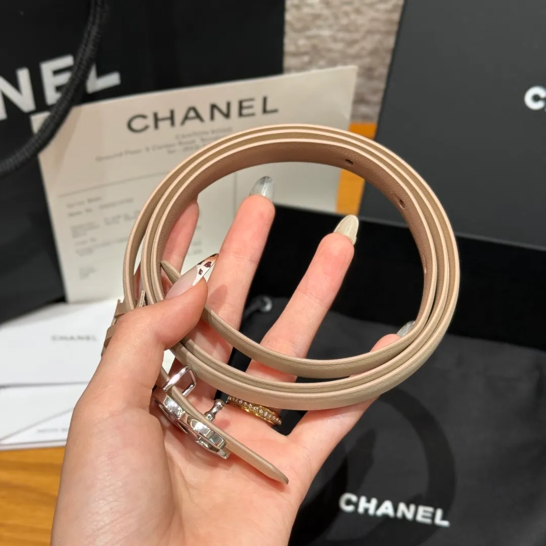 💰440💰Full package💰 💍Purchase level Chanel ⚡️🌹New narrow double-sided belt Chanel classic double-sided belt, made of high-quality calfskin, more suitable for summer, suitable for matching pants and skirts, very versatile 👍, the overall details are very surprising, full of design 👍🏻 Width: 15 mm