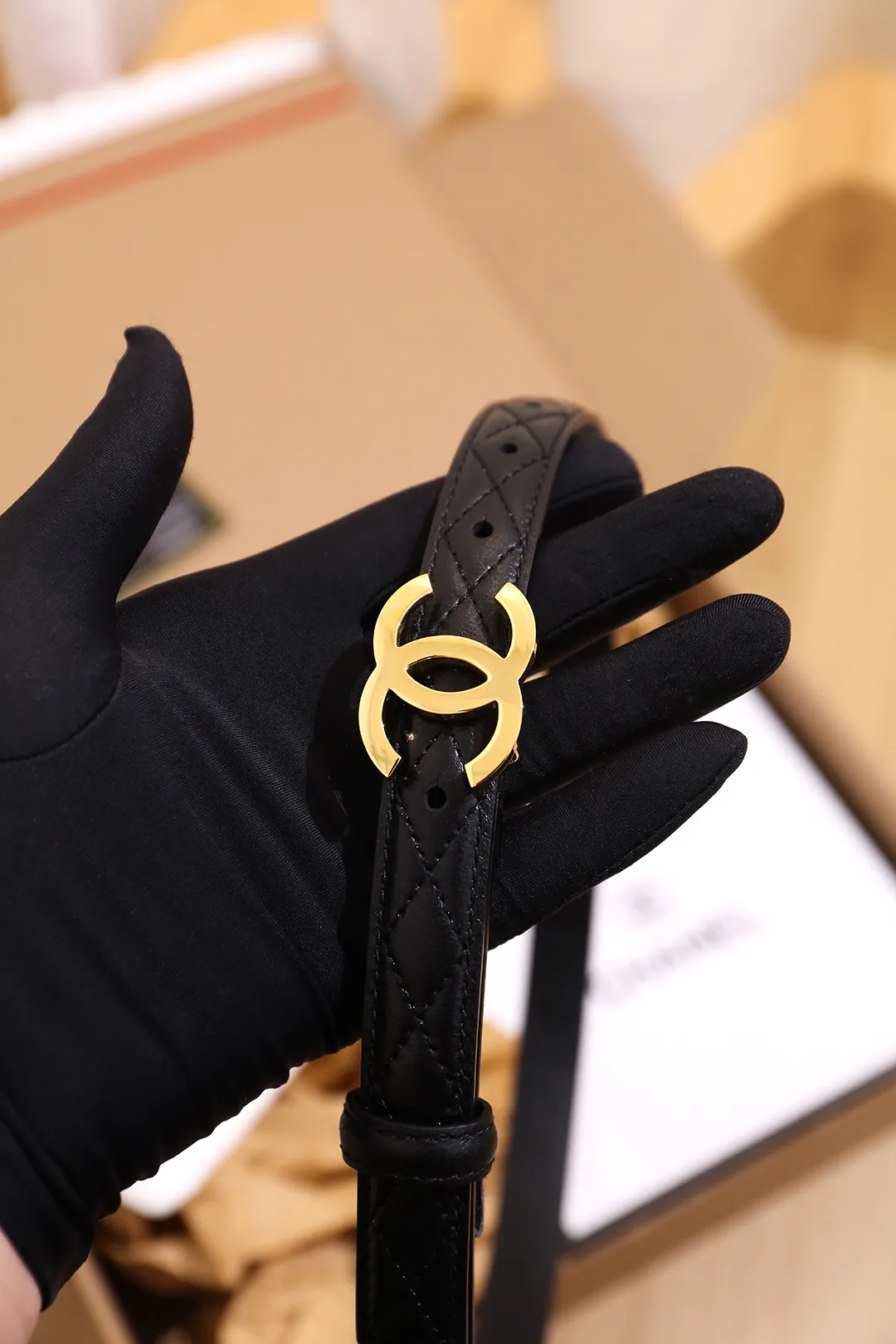 💰460💰Full package💰 💍Purchase grade Chanel Width 2.0cm Double-sided first-layer calfskin, fine workmanship, soft and full leather. Discount: A variety of styles can be matched. Size: 90-110cm. Packaging: full set of packaging.