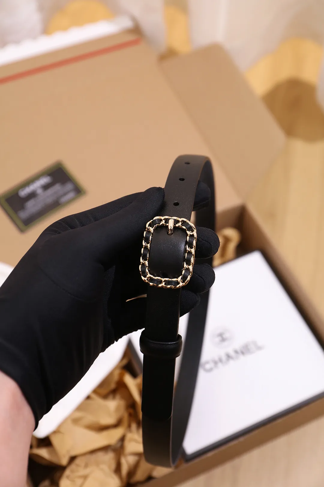 💰460💰Full package💰 💍Purchase grade Chanel Width 2.0cm Double-sided first-layer calfskin, fine workmanship, soft and full leather. Discount: A variety of styles can be matched. Size: 90-110cm. Packaging: full set of packaging.
