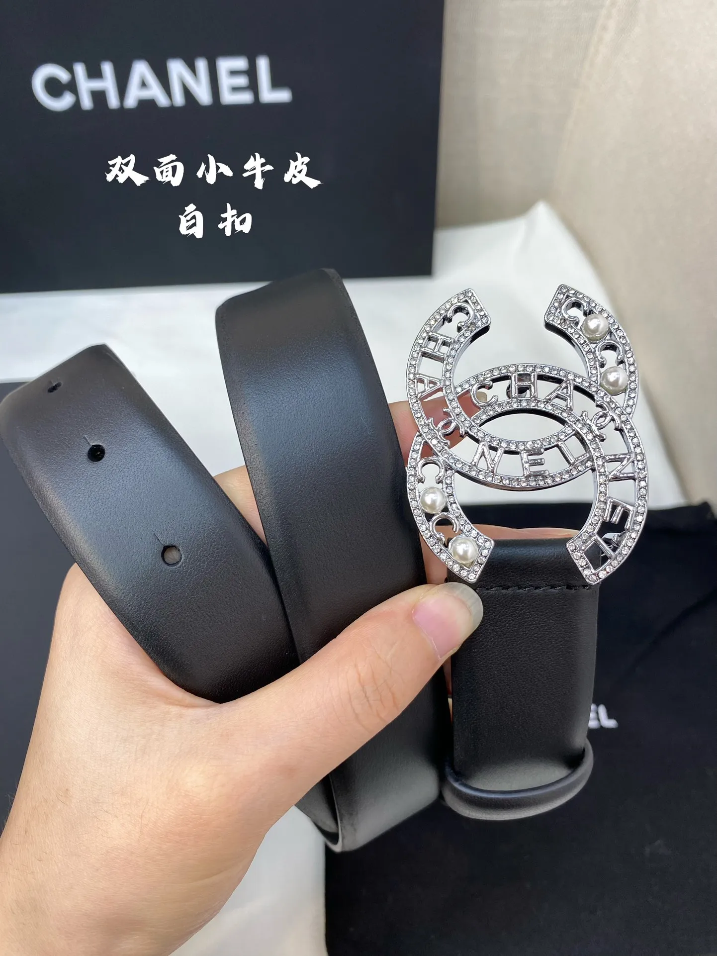 💰460💰Full package💰 💍Purchasing-grade Chanel Width 3.0CM Double-sided original calfskin, soft and delicate leather, good hand feel. A variety of discounts are available, with fine workmanship. The upper body effect is very good