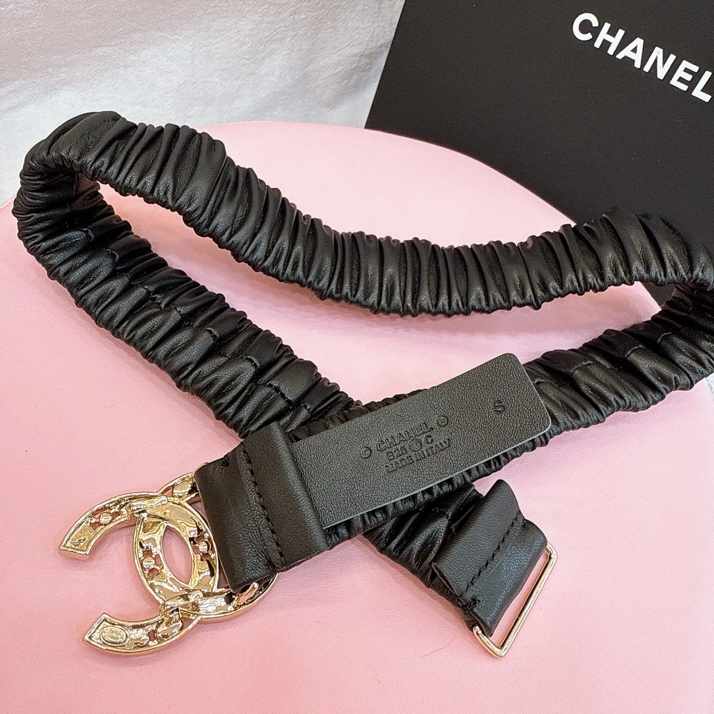 💰440💰Full package💰 💍Purchasing level Chanel⚡️🌹cc color cat stone rhinestone resin brass logo buckle calfskin silver metal and gold metal 3.0cm high quality elastic versatile elegant code number including buckle S=65cm total length (available 75, 80, 85) M=70cm L =75cm XL=80cm, one size can be used in 3 to 4 sizes!