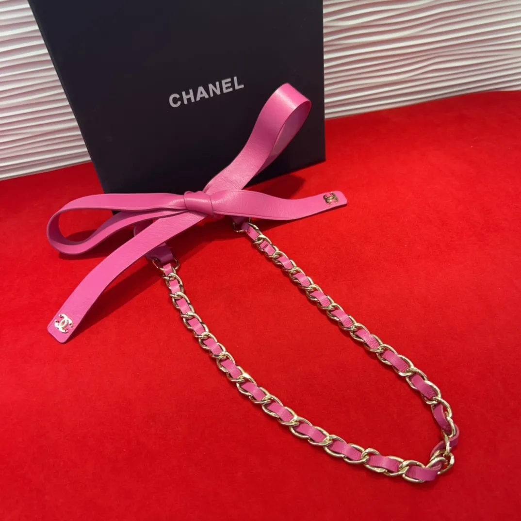 💰460💰Full package💰 💍purchasing grade Chanel lambskin glass pearl and golden metal black with chain *cc letter logo is consistent with the original product. Delicate texture *One size fits all
